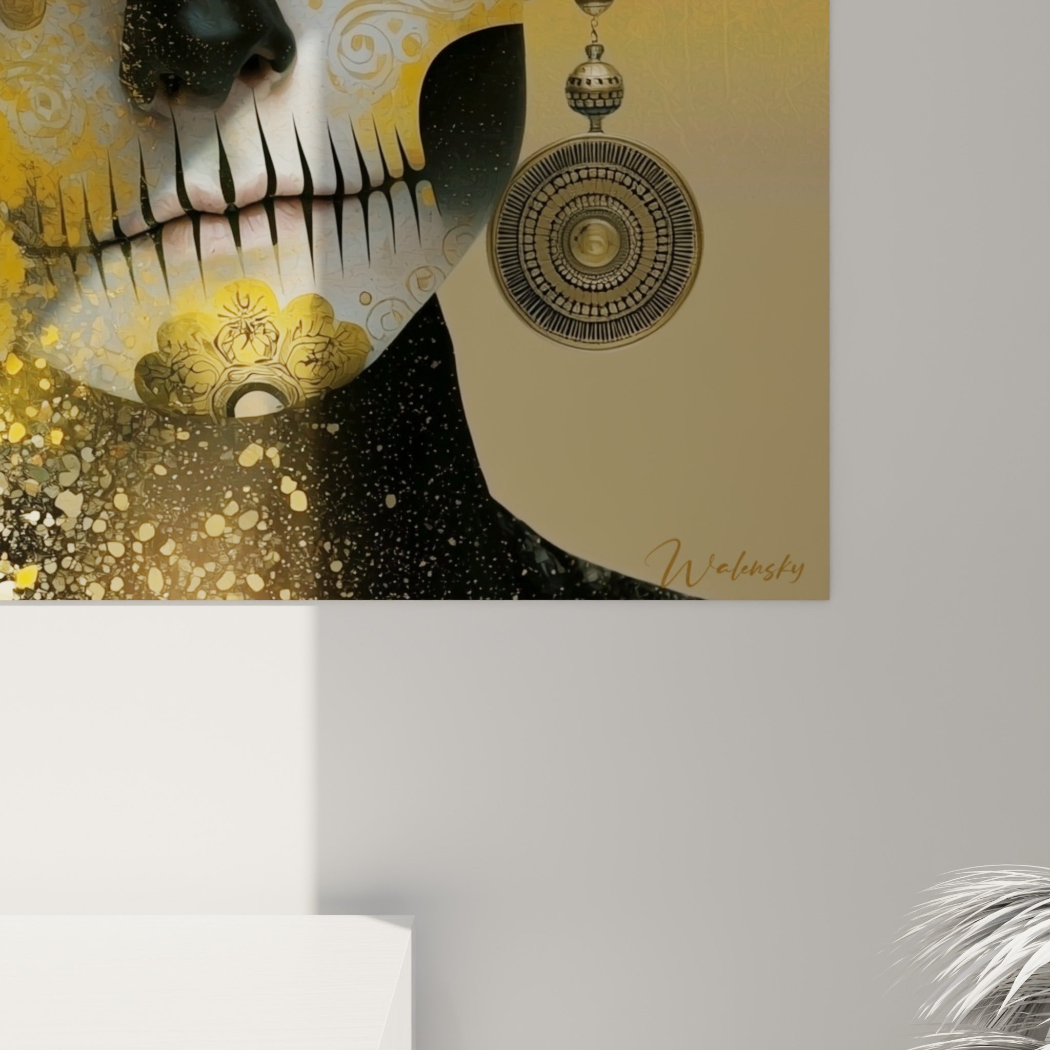 Empâtements dorés et coulures noires du maquillage rituel Dia de los Muertos vus de près