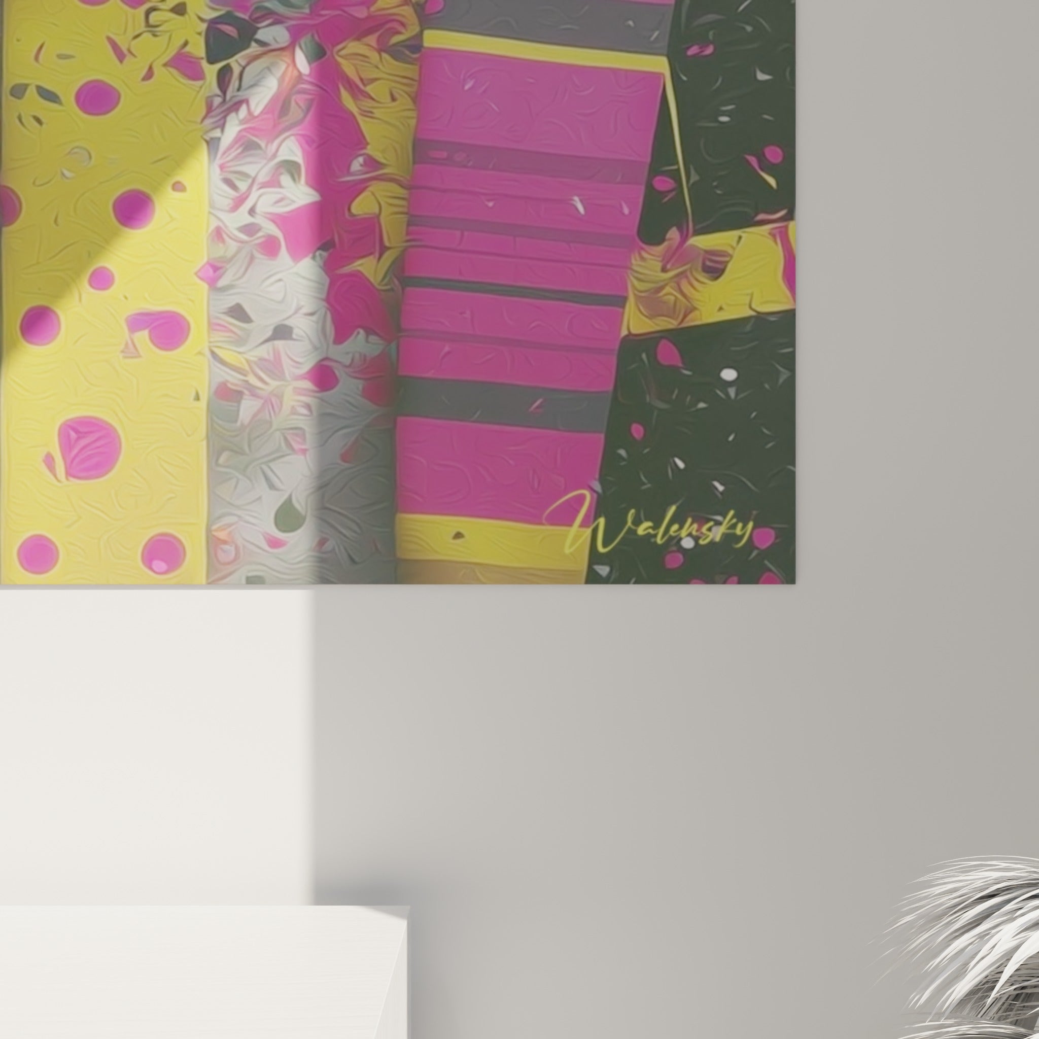 Empâtements colorés en rose fuchsia et jaune moutarde révèlent la texture picturale du crâne Dia de los Muertos