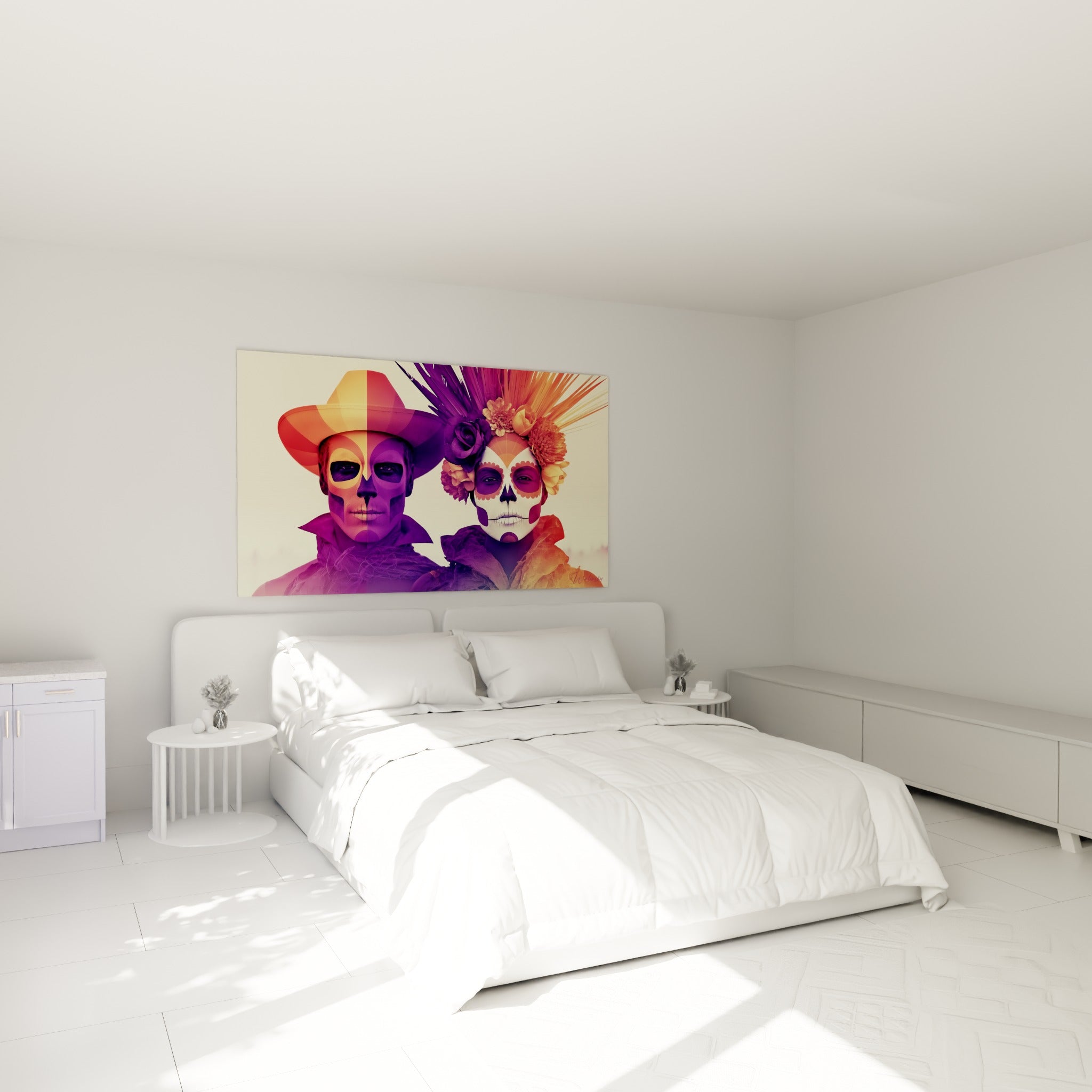 Visages peints violets et orangés du couple Dia de los Muertos au-dessus d'un lit dans une chambre claire