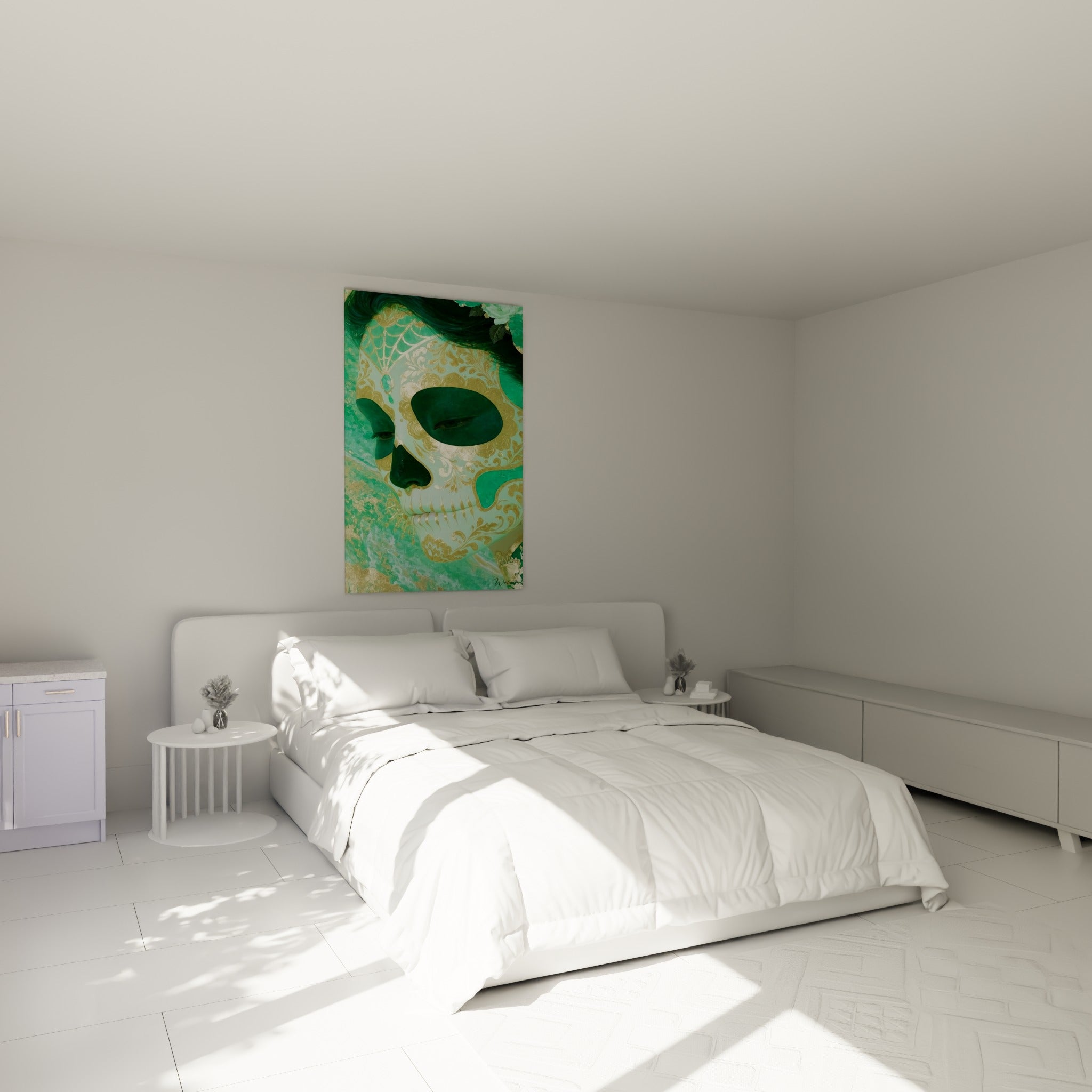Crâne mexicain Dia de los Muertos vert et doré aux détails ornés, accroché au-dessus d'un lit dans une chambre claire