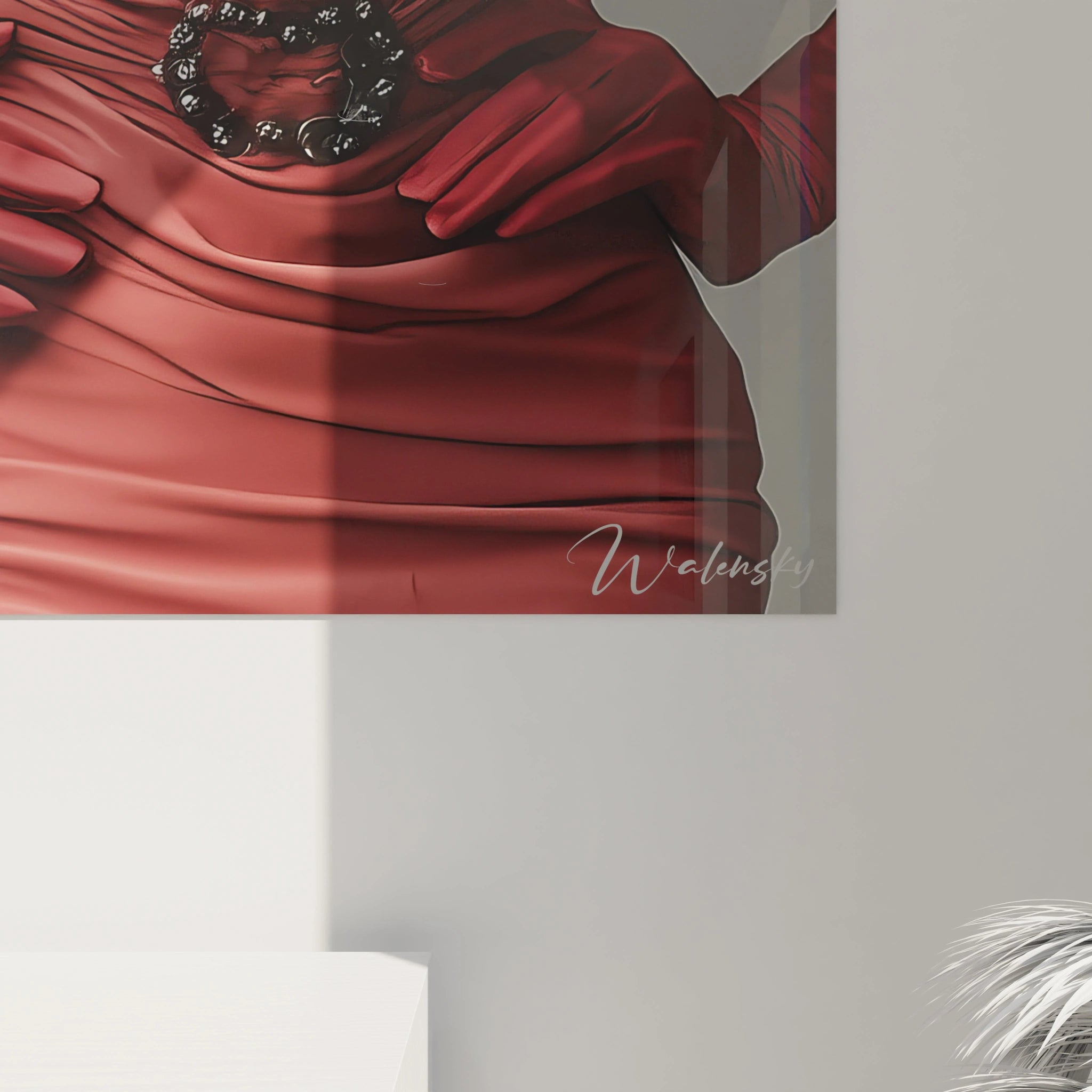 Tableau mural moderne femme élégante en rouge avec un collier noir de la marque Walensky