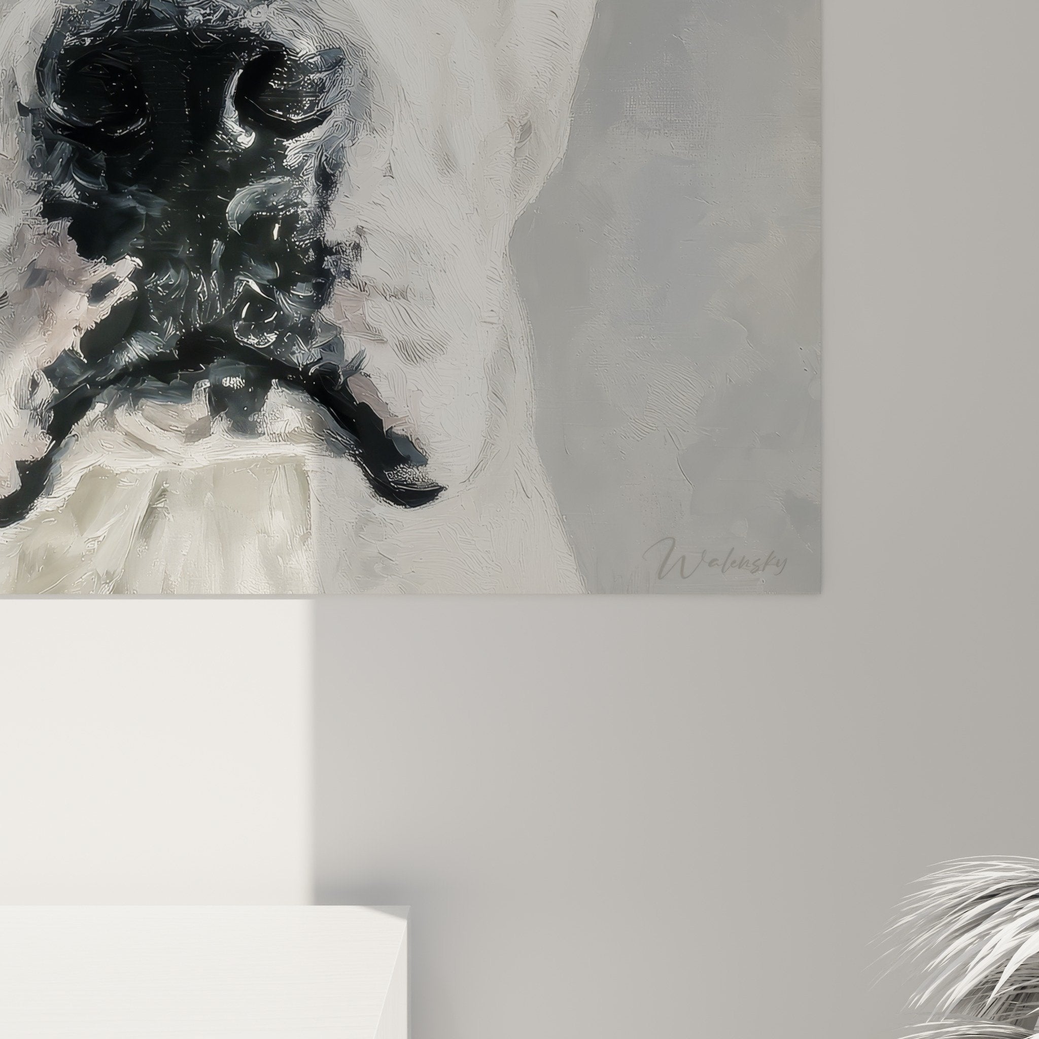 Vue ensemble portrait dogue argentin dans salon contemporain, décoration murale élégante tons neutres