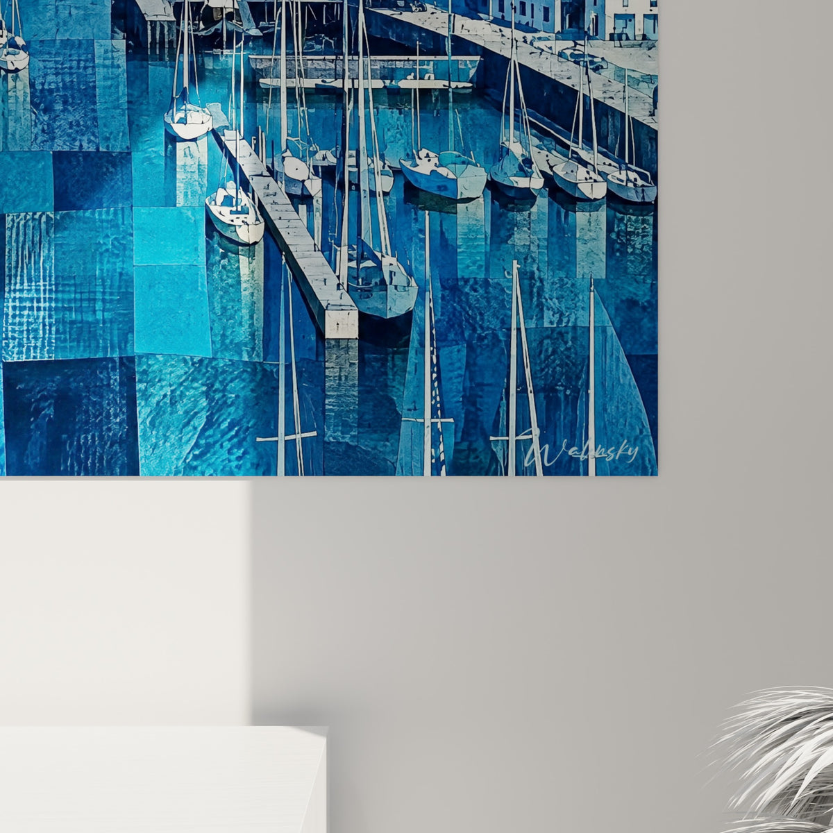 Détail du grain pictural bleu turquoise et anthracite, textures en damier et reflets sur l'eau du port