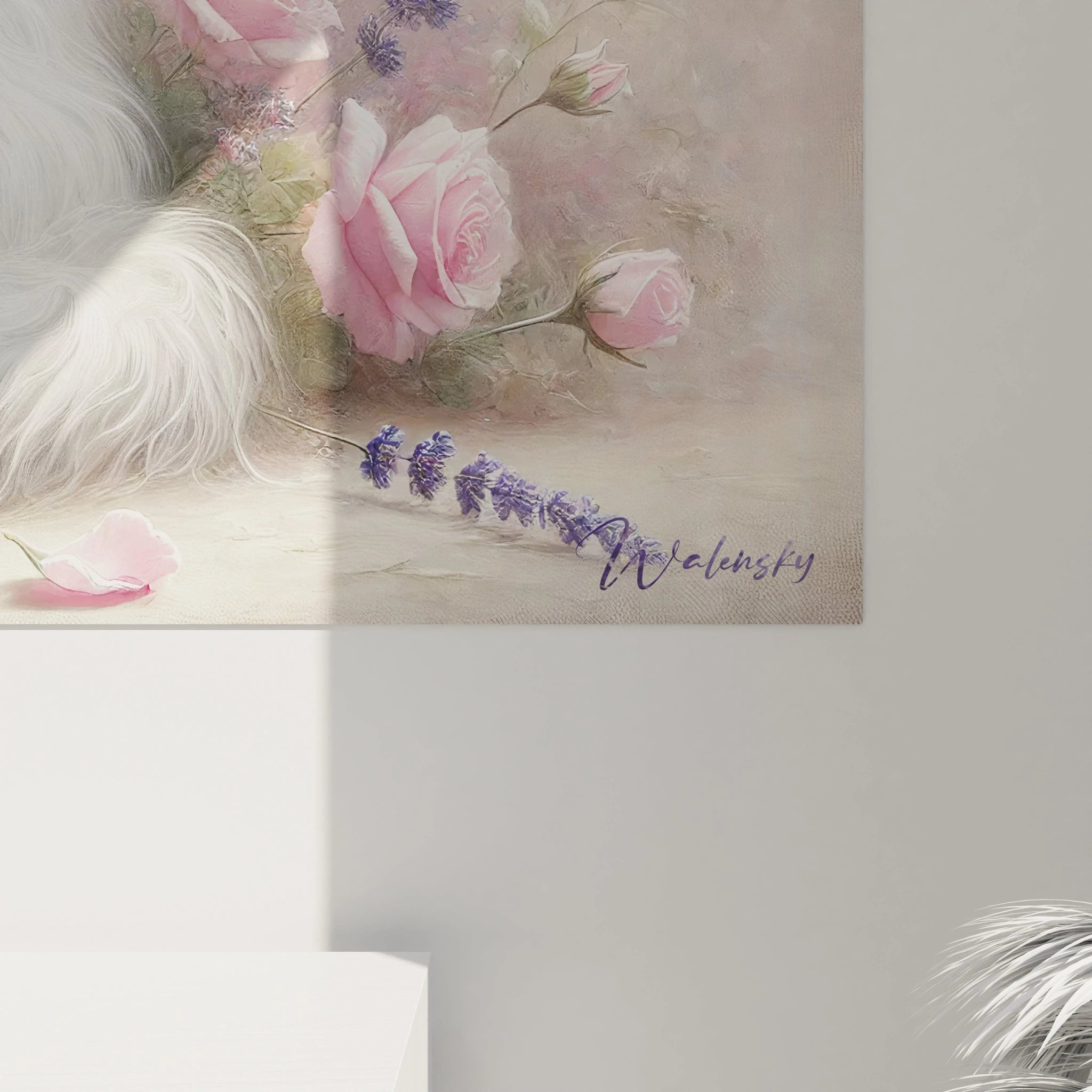 Découvrez les détails raffinés de ce tableau chat. La finesse du pelage du chat et la précision des pétales de fleurs offrent une esthétique douce et romantique à votre décoration intérieure.