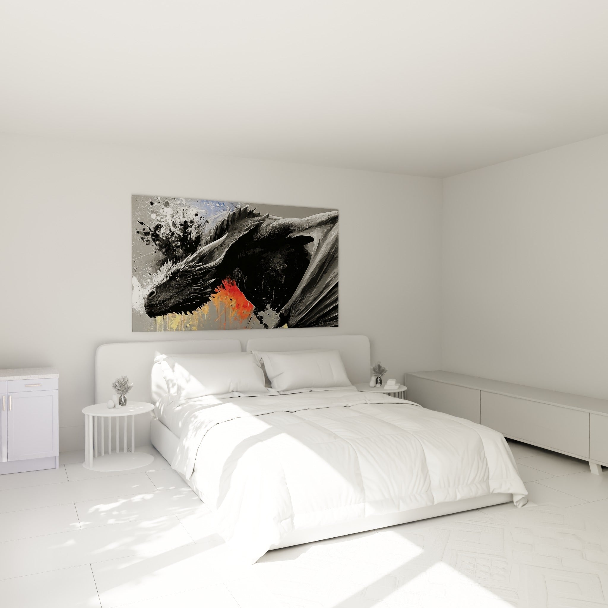 Créature ailée anthracite aux touches orangées suspendue au-dessus d'un lit dans une chambre claire