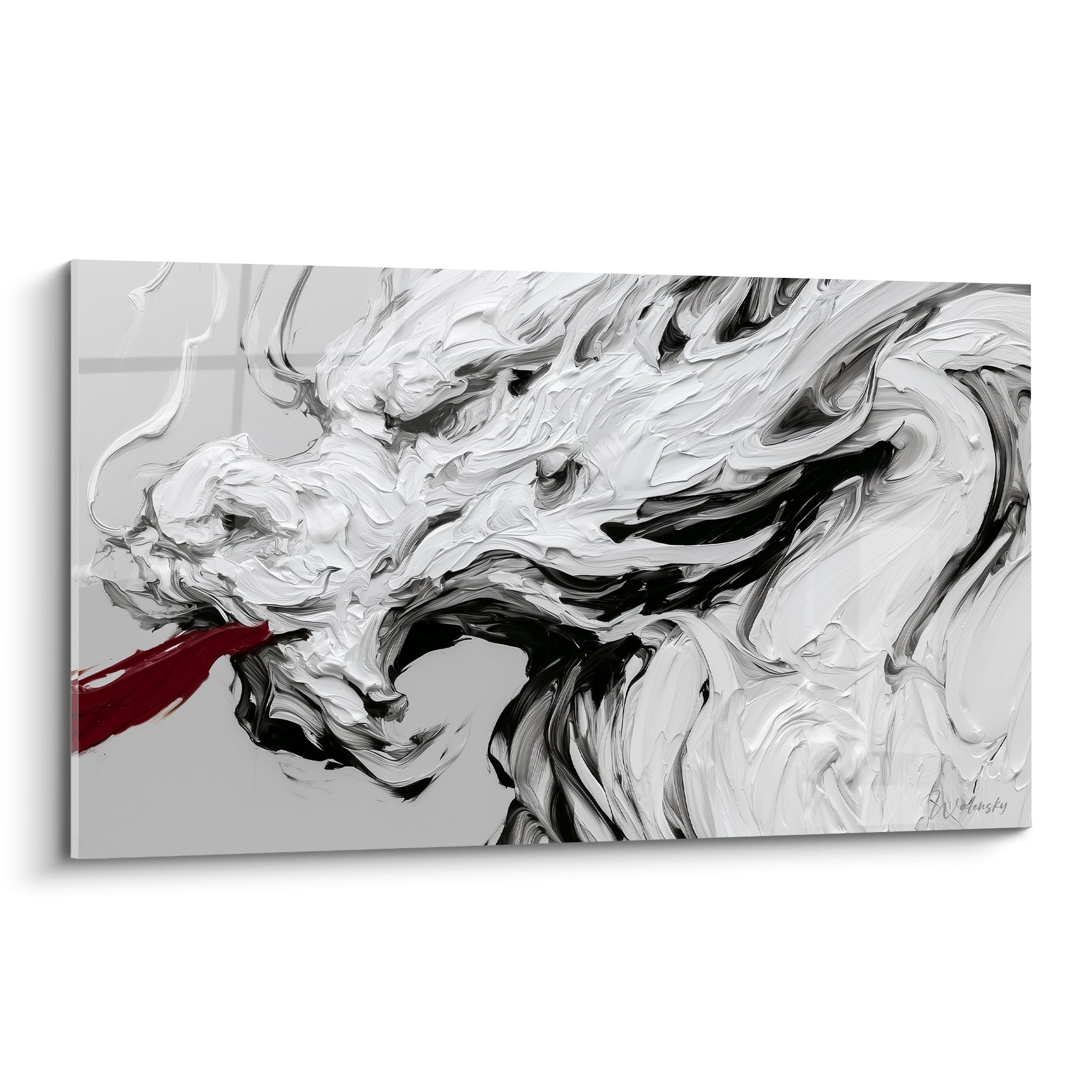 Dragon blanc aux empâtements noirs et langue rouge fauve, tête tournée vers l'avant