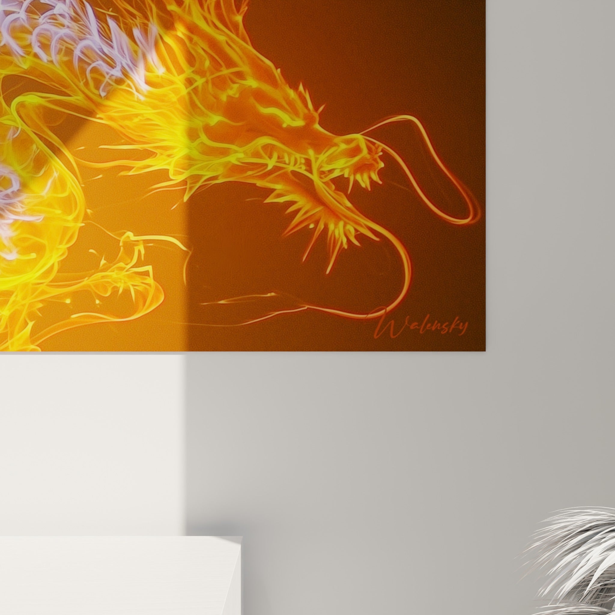 Détail des volutes de flammes orange et filaments blancs formant l'échine du dragon sur la toile