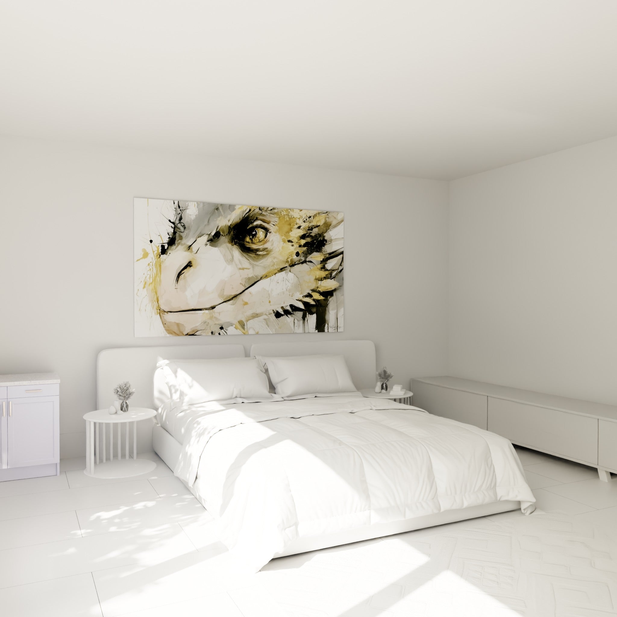 Créature mythique aux écailles dorées et anthracite, accrochée au-dessus d'un lit dans une chambre claire