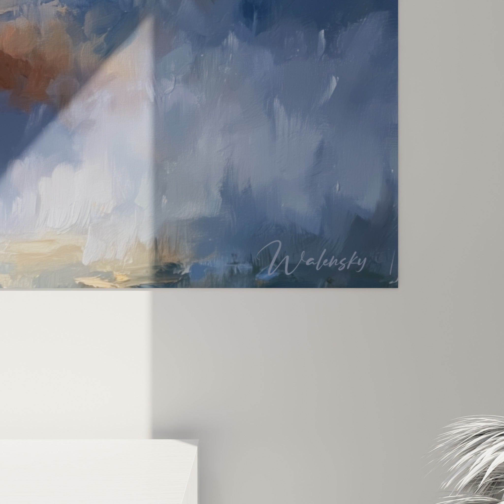 Empâtements orangés et coulures bleu ardoise révèlent la matière picturale dense de ce dragon de feu