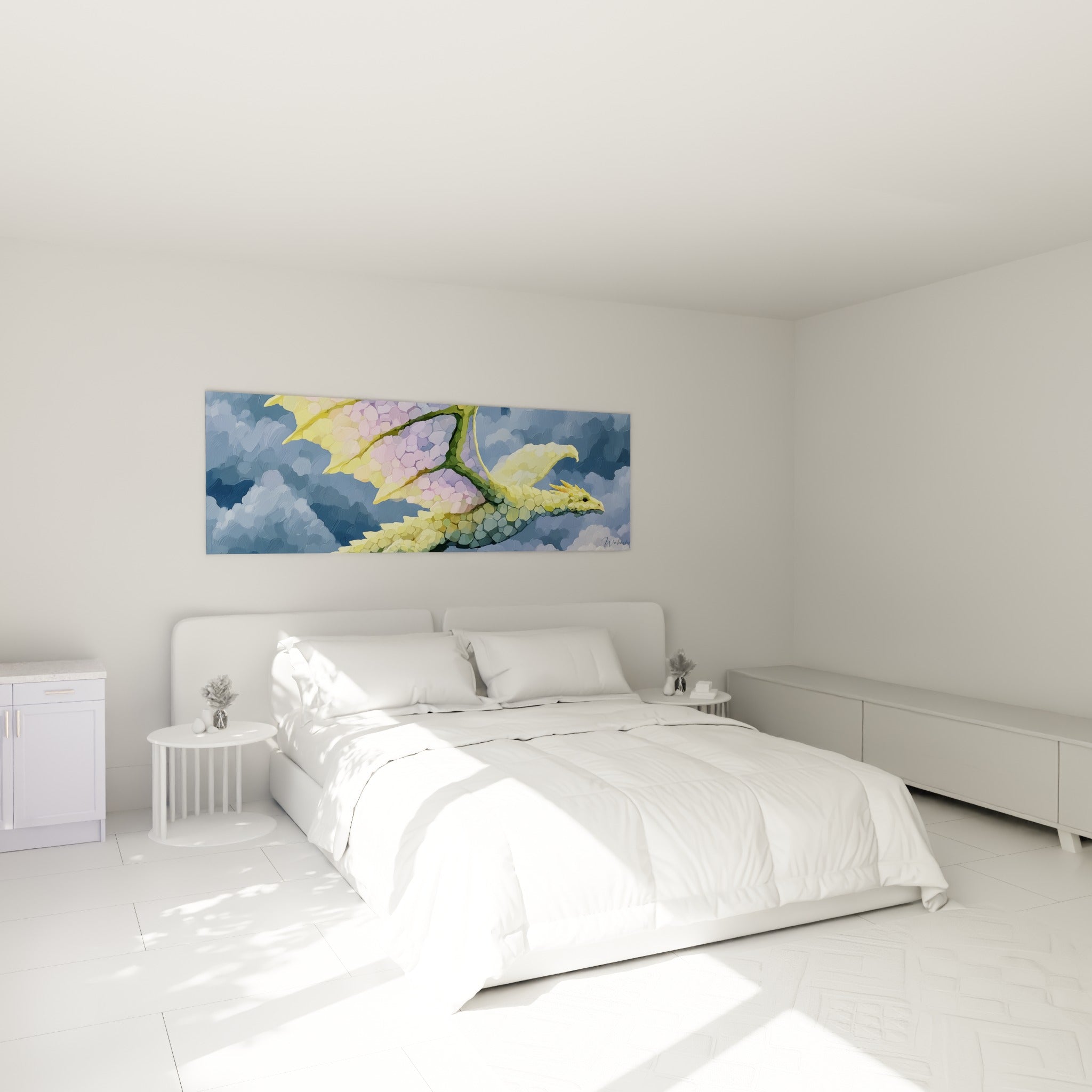 Créature ailée dorée et lilas traversant un ciel bleuté, accrochée au-dessus d'un lit dans une chambre claire