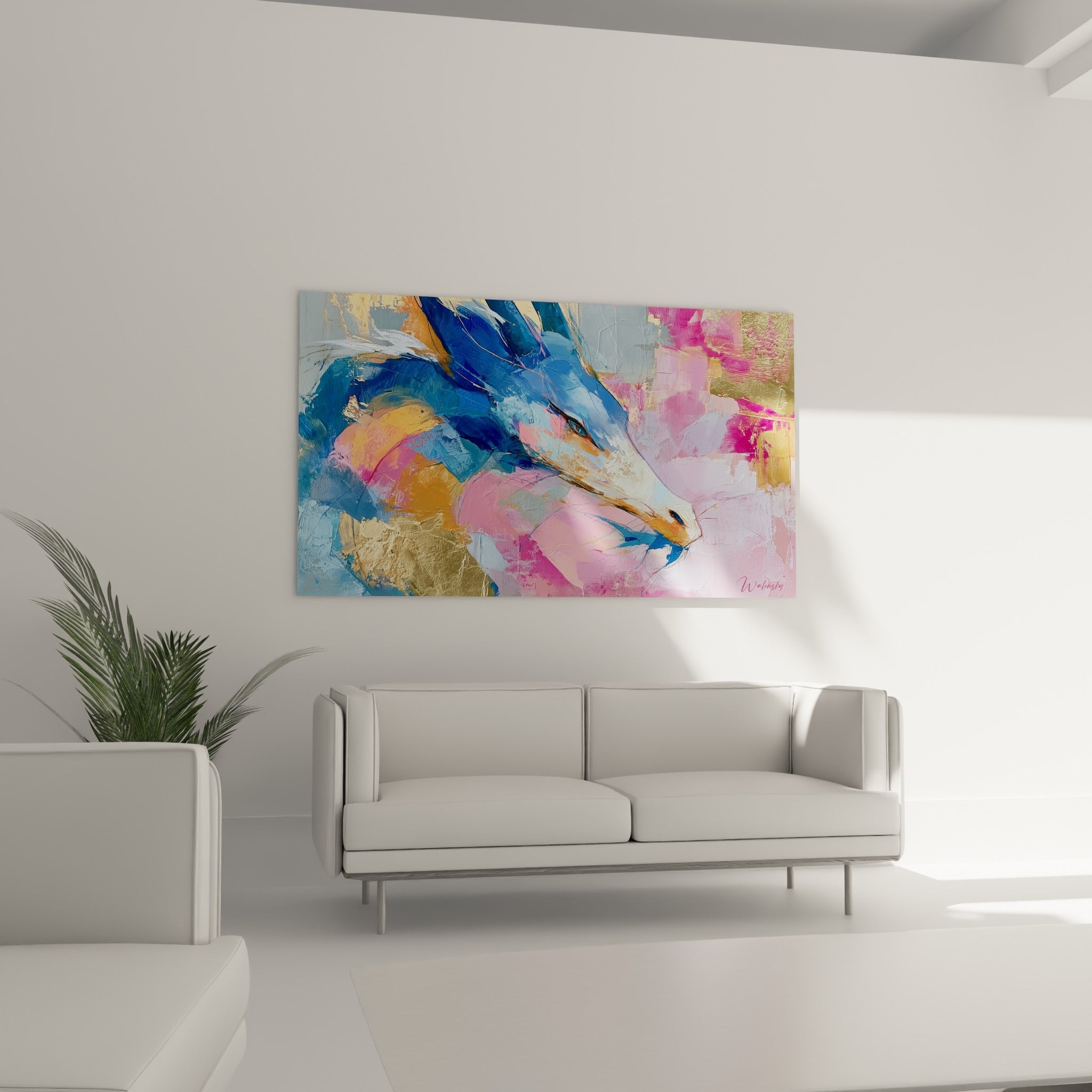 Museau doré et bleu du dragon aux nuances corail placé au-dessus d'un canapé dans un salon lumineux