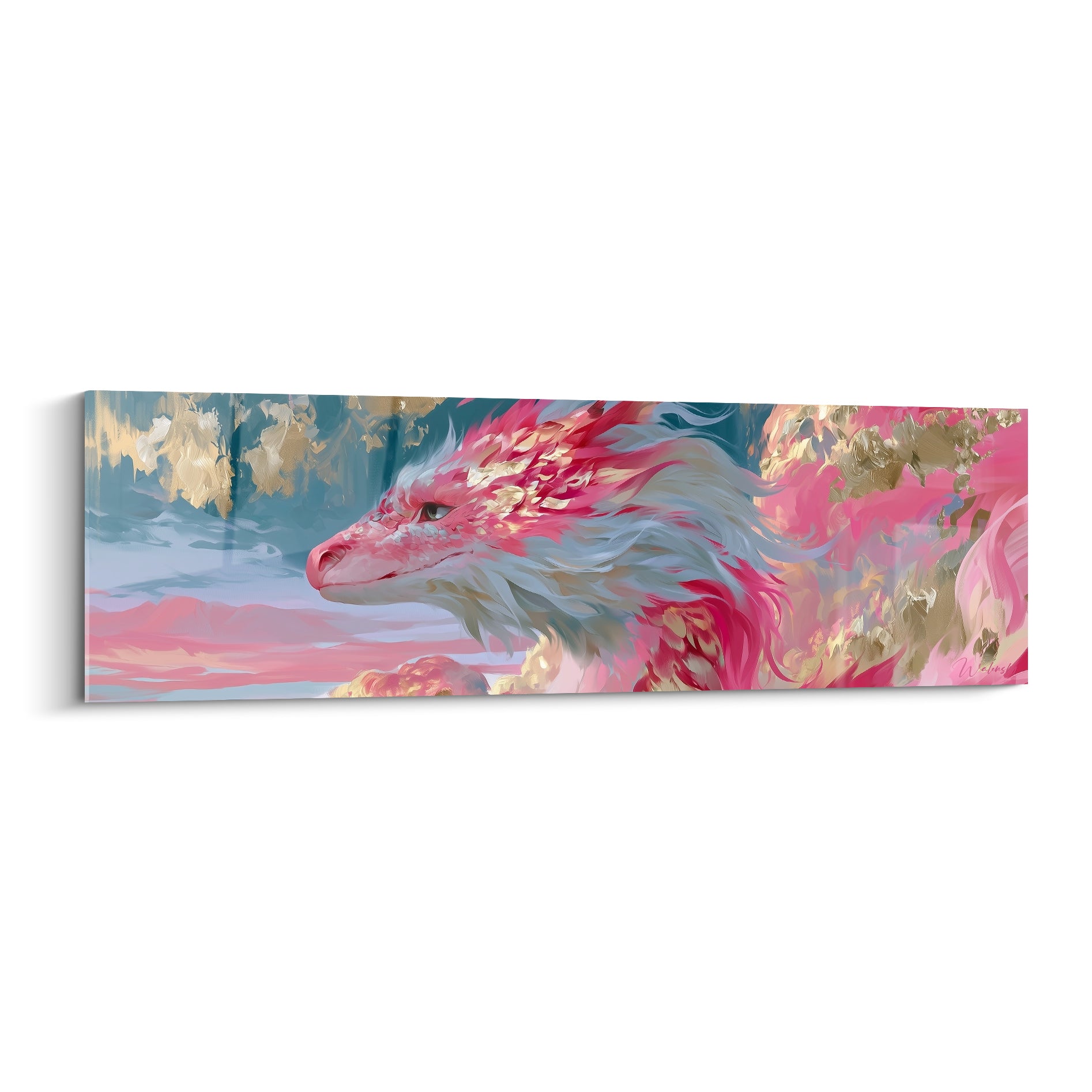 Dragon rose et doré au regard perçant, crinière ondulante sur fond de nuages bleu pastel