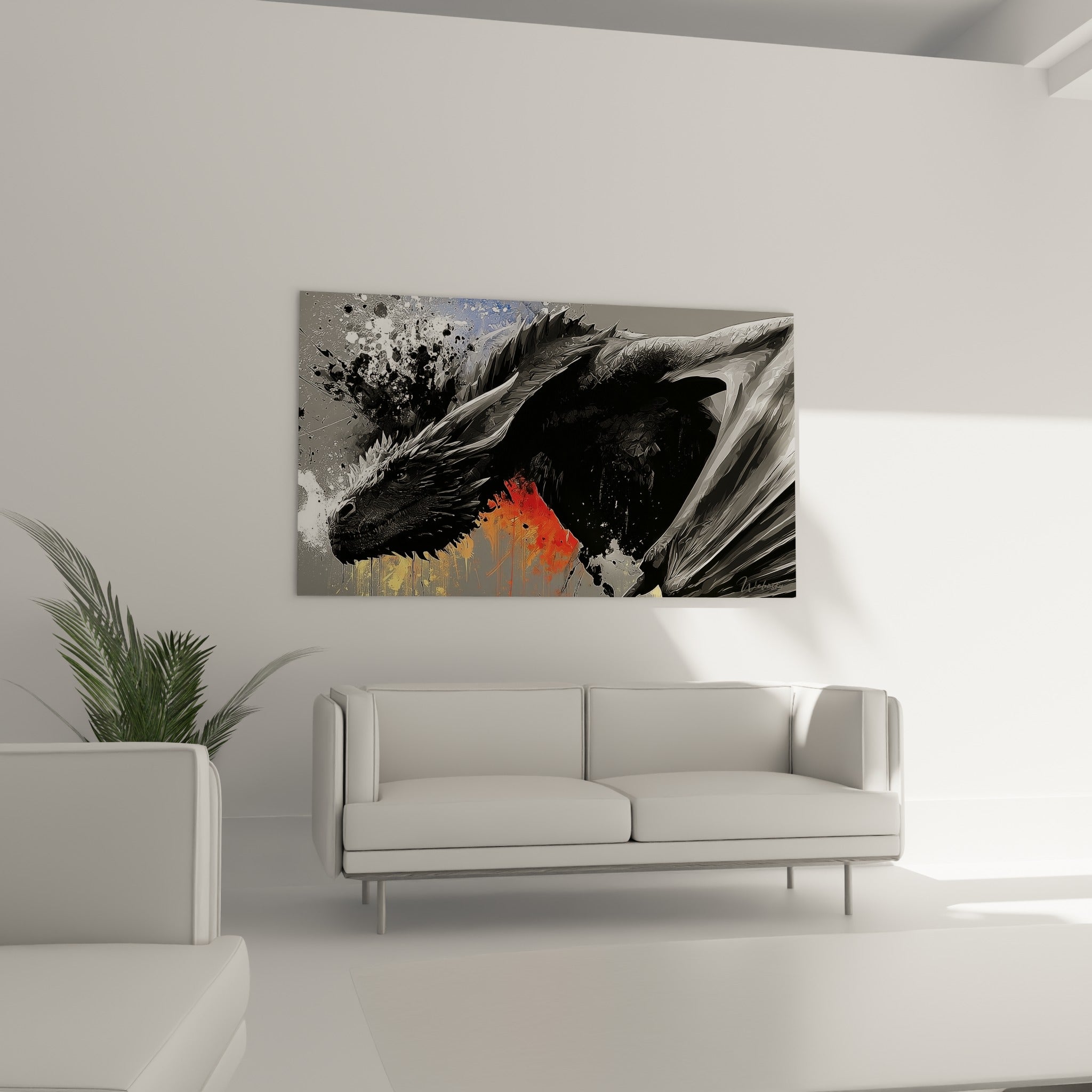Tête reptilienne écaillée gris sombre et flammes orange accrochée au-dessus d'un canapé dans un salon lumineux