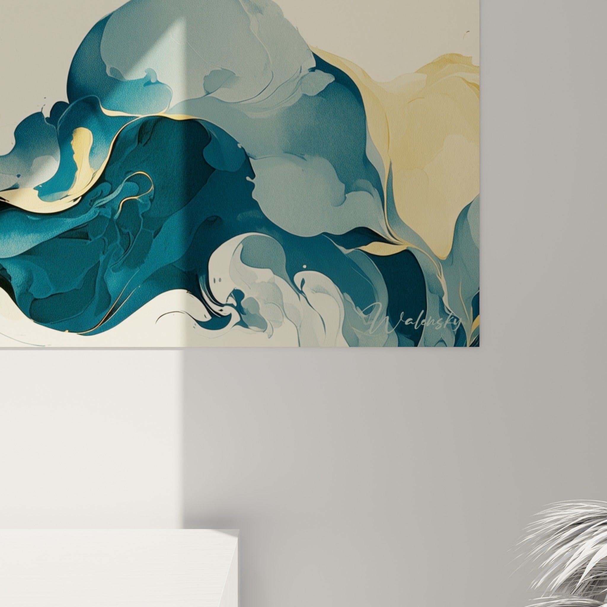 Empâtements bleu marine et coulures dorées se mêlant en dégradés doux sur la toile du dragon