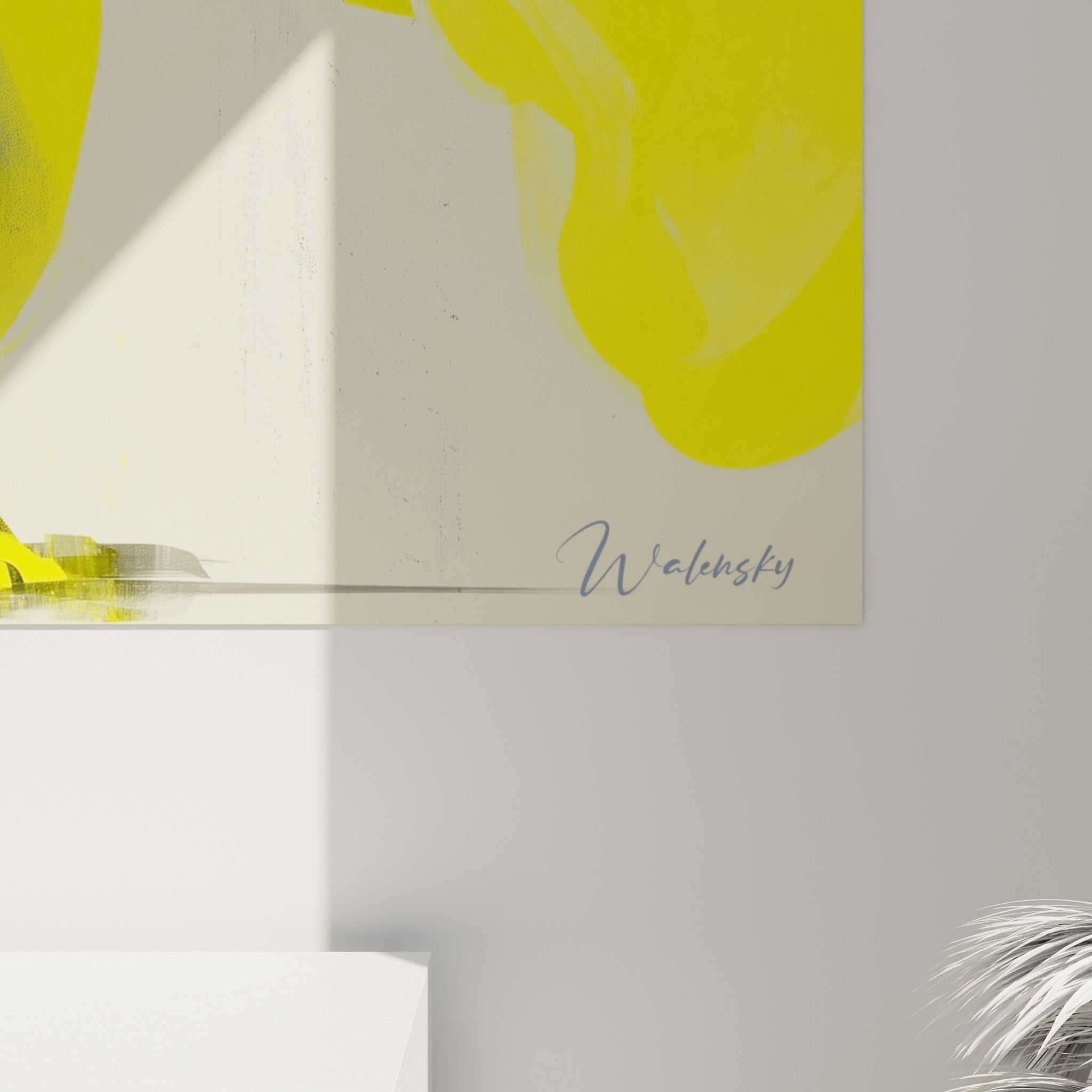 Empâtements jaune fluo et coulures roses se mêlant sur la texture granuleuse du corps du dragon