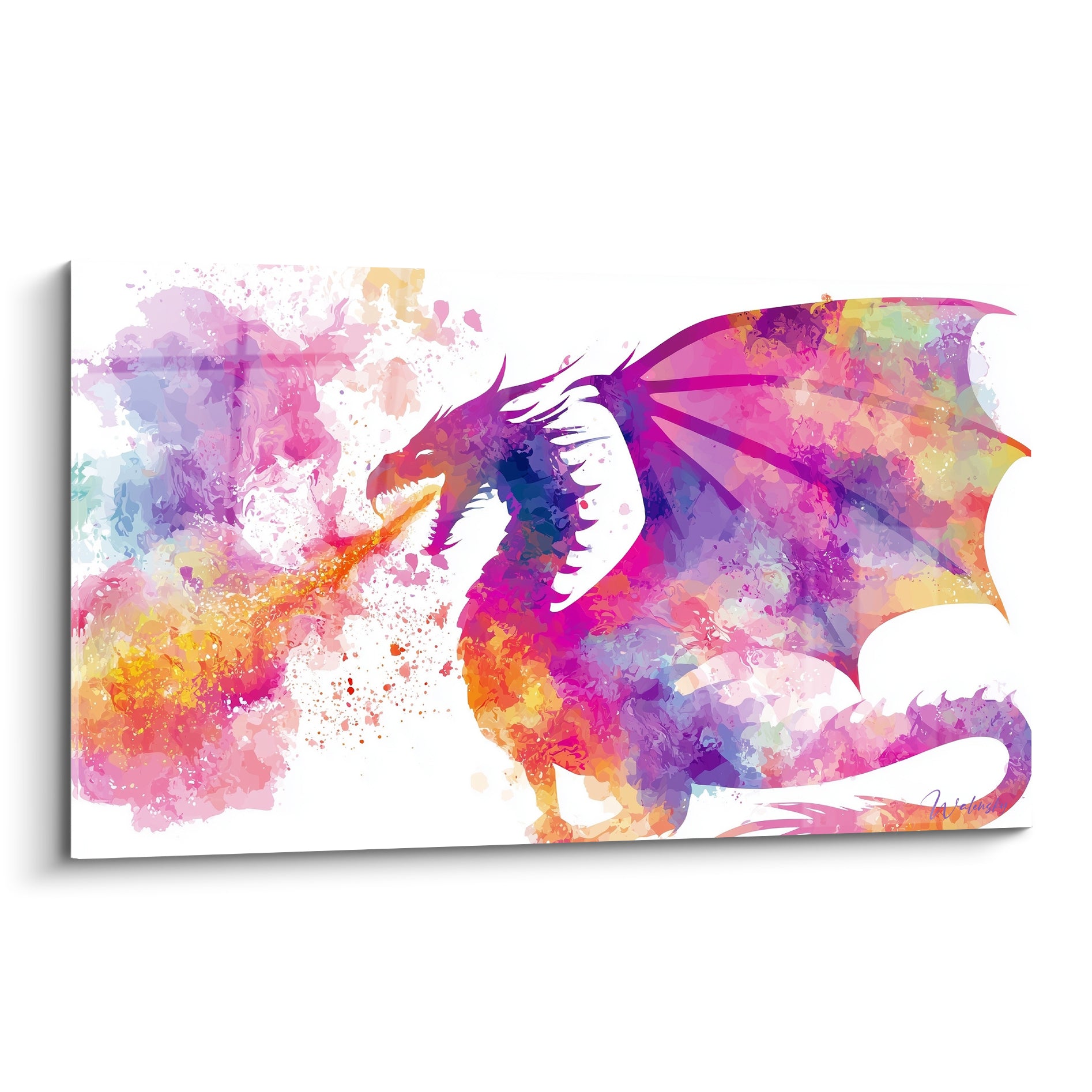 Dragon violet crachant des flammes orangées sur fond blanc, style aquarelle éclatant
