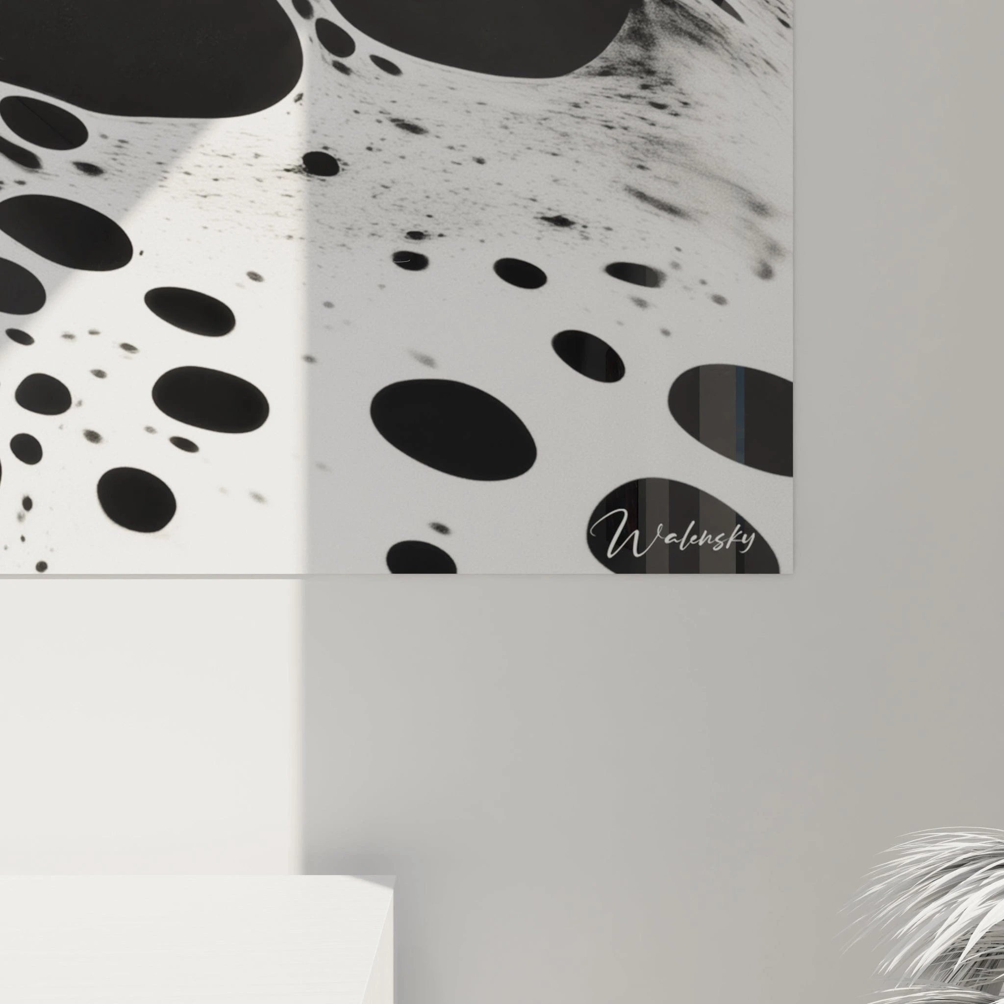 Tableau tacheté noir et blanc de Walensky avec motifs modernes sur fond clair