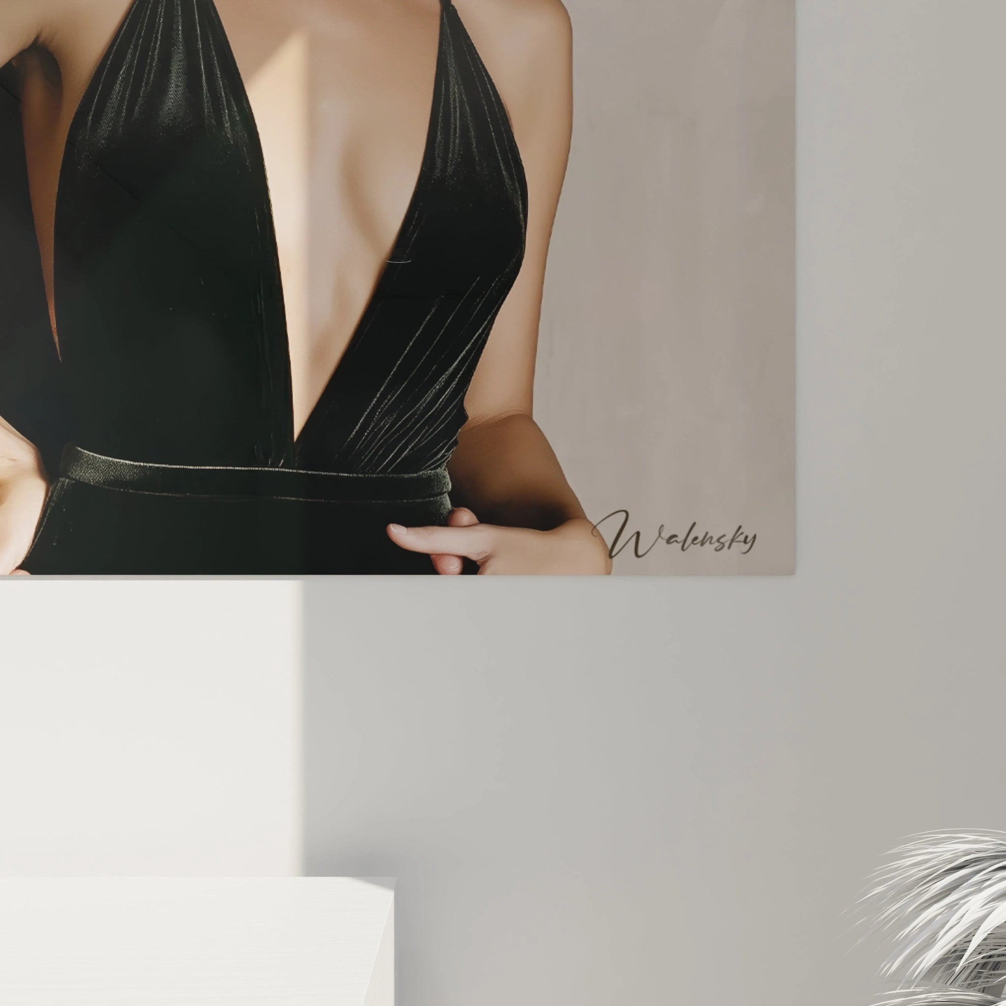 Tableau mural contemporain homme élégance de Walensky avec une pose chic sur un fond neutre