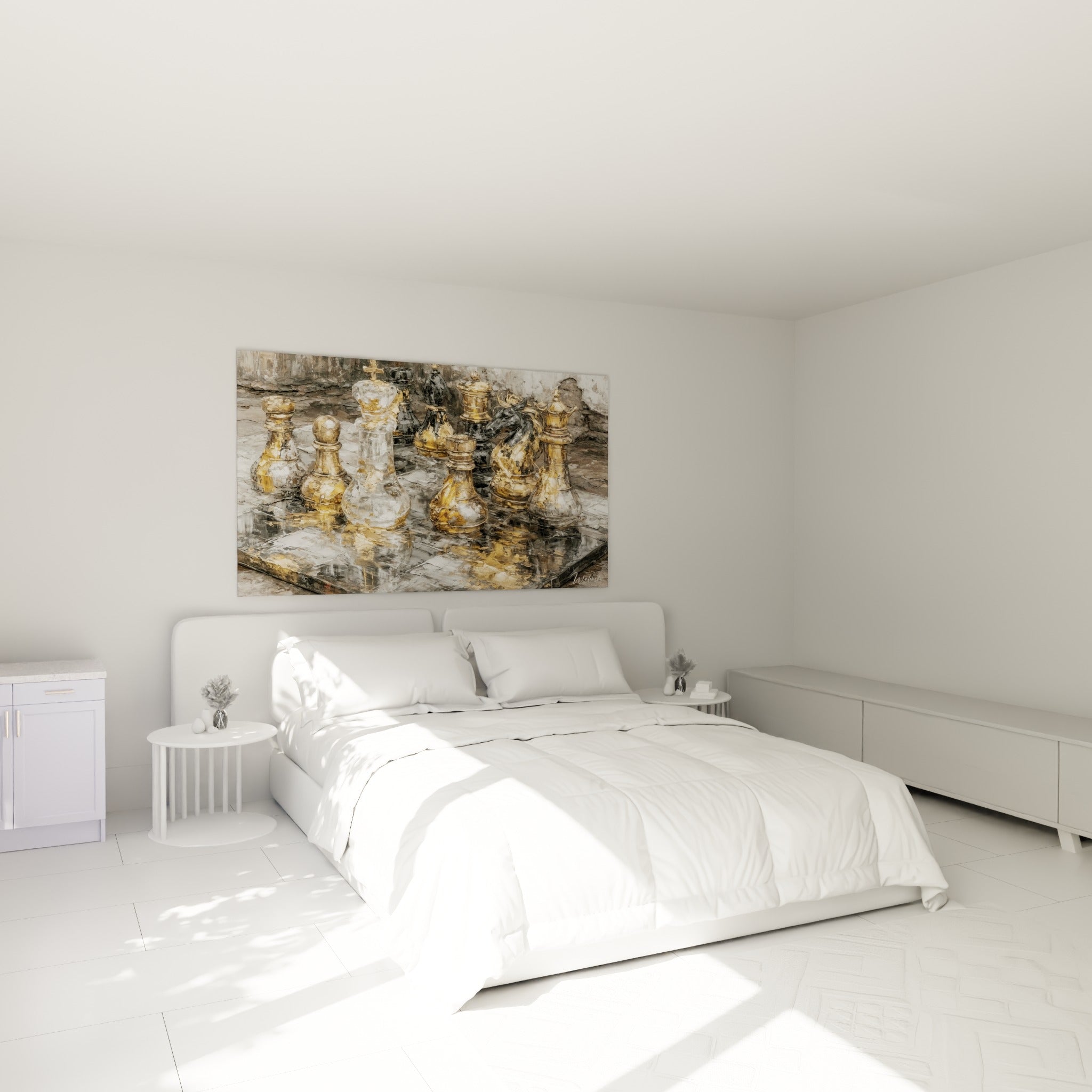 Pièces d'échecs dorées et grises, cavalier sombre, au-dessus d'un lit dans une chambre claire
