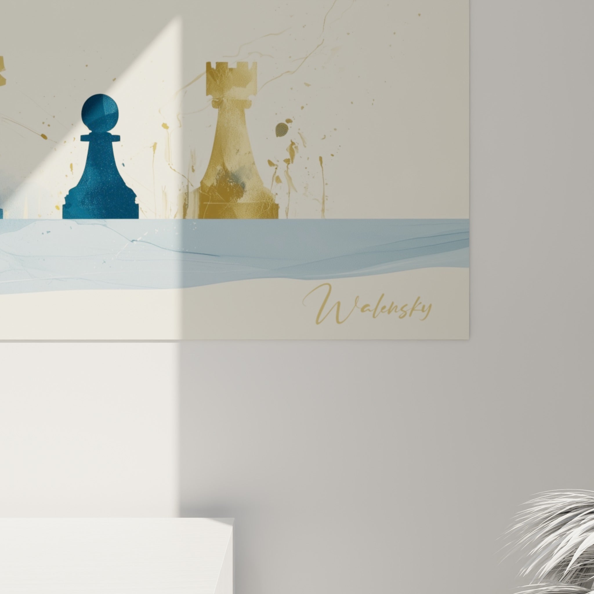 Coulures dorées et bleu marine se mêlant en fines couches transparentes sur la toile du tableau échecs