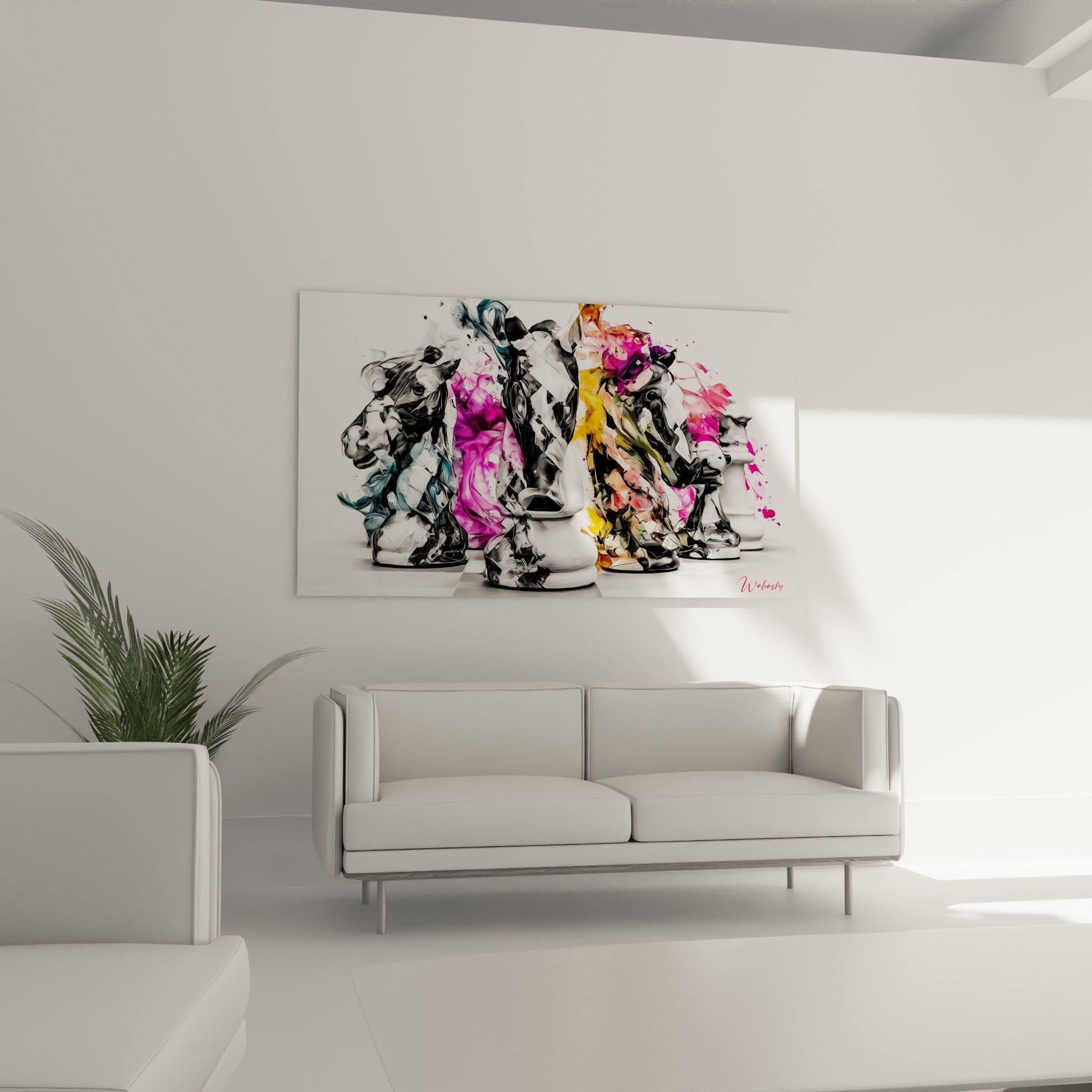 Figurines d'échecs dorées et fuchsia en mouvement peint au-dessus d'un canapé dans un salon lumineux