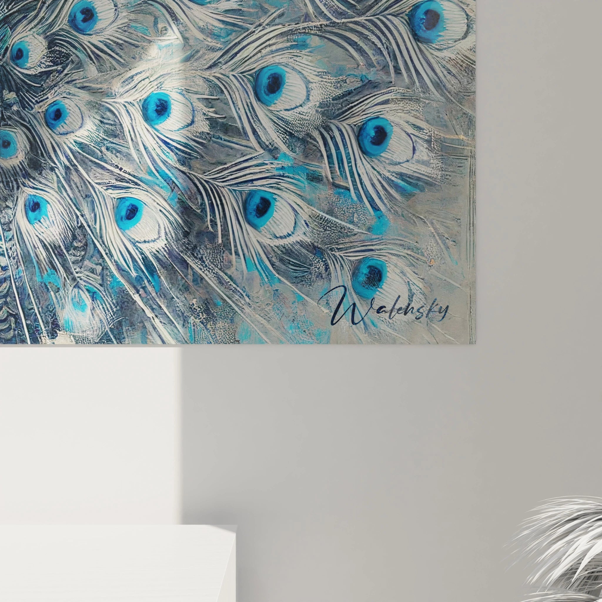 Admirez de près les détails de ce tableau paon. Chaque plume est travaillée avec finesse, créant une œuvre qui capture la majesté et l'harmonie du paon dans toute sa splendeur.