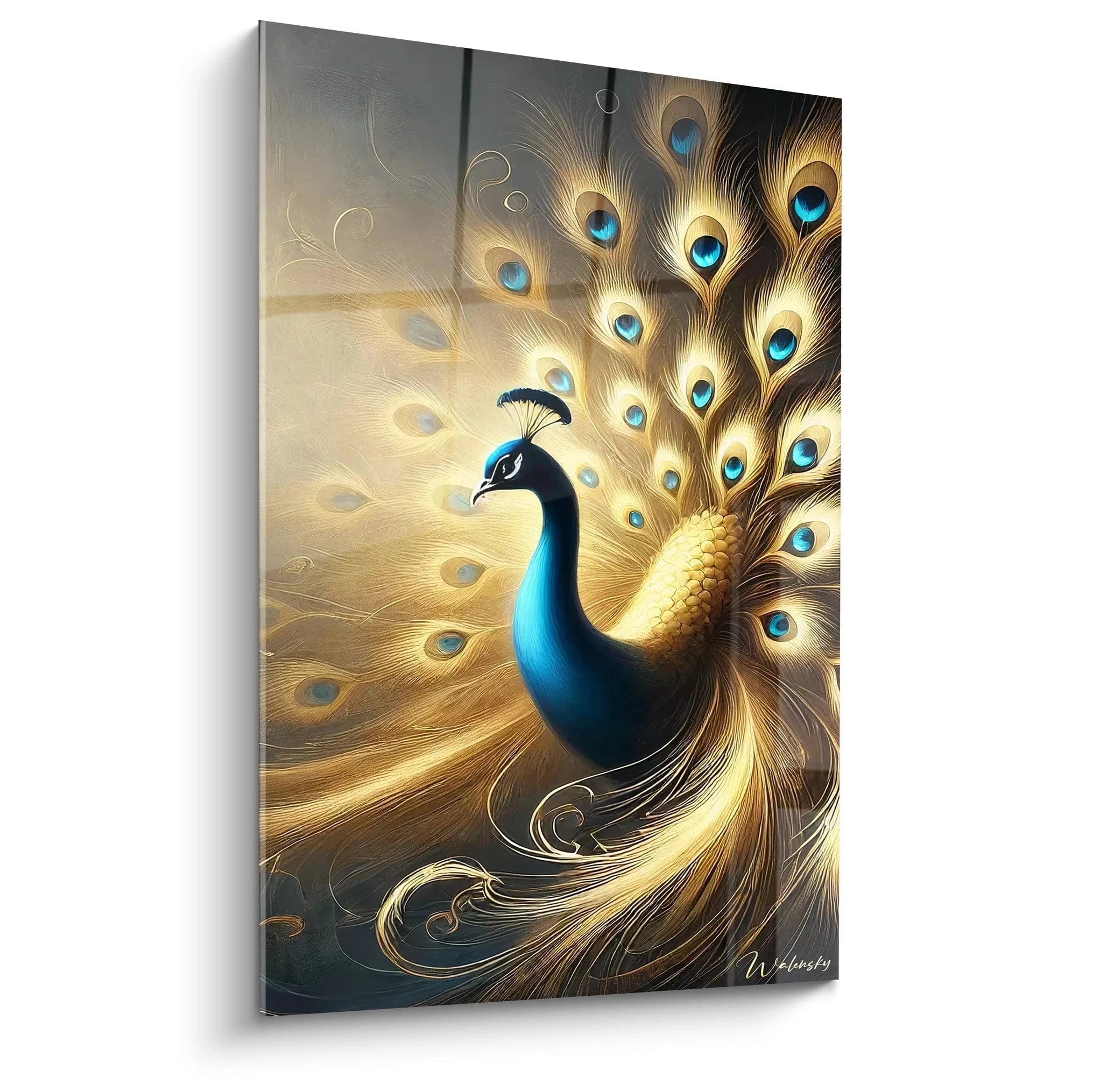 Découvrez ce tableau paon aux plumes dorées et bleu cobalt, capturé en vue de biais pour apprécier les détails lumineux et la fluidité des motifs dans une ambiance élégante et moderne.