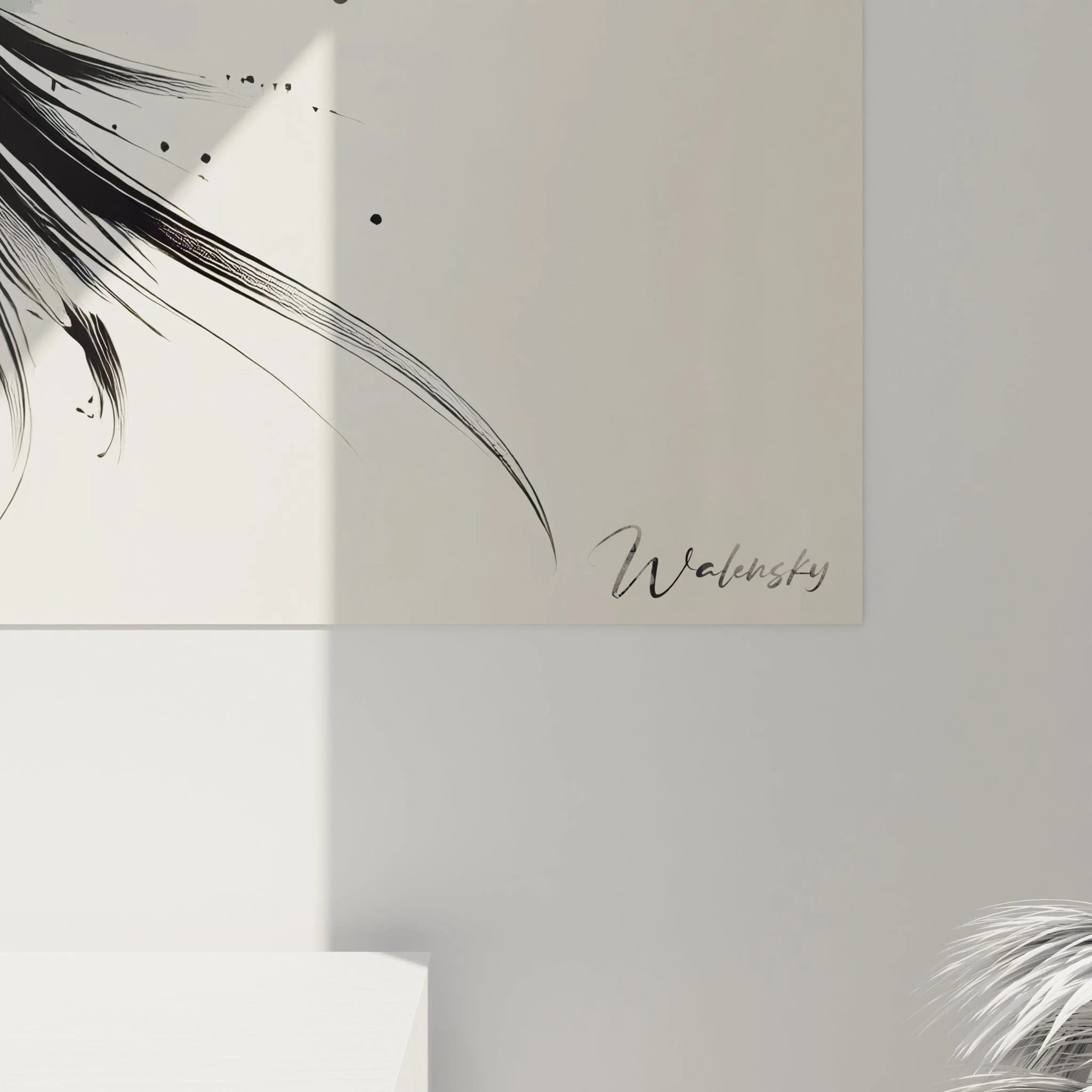 Vue de près : détails du tableau colibri en techniques mixtes, éclats abstraits et textures délicates. Une harmonie entre mouvement fluide et élégance minimaliste capturant la nature.