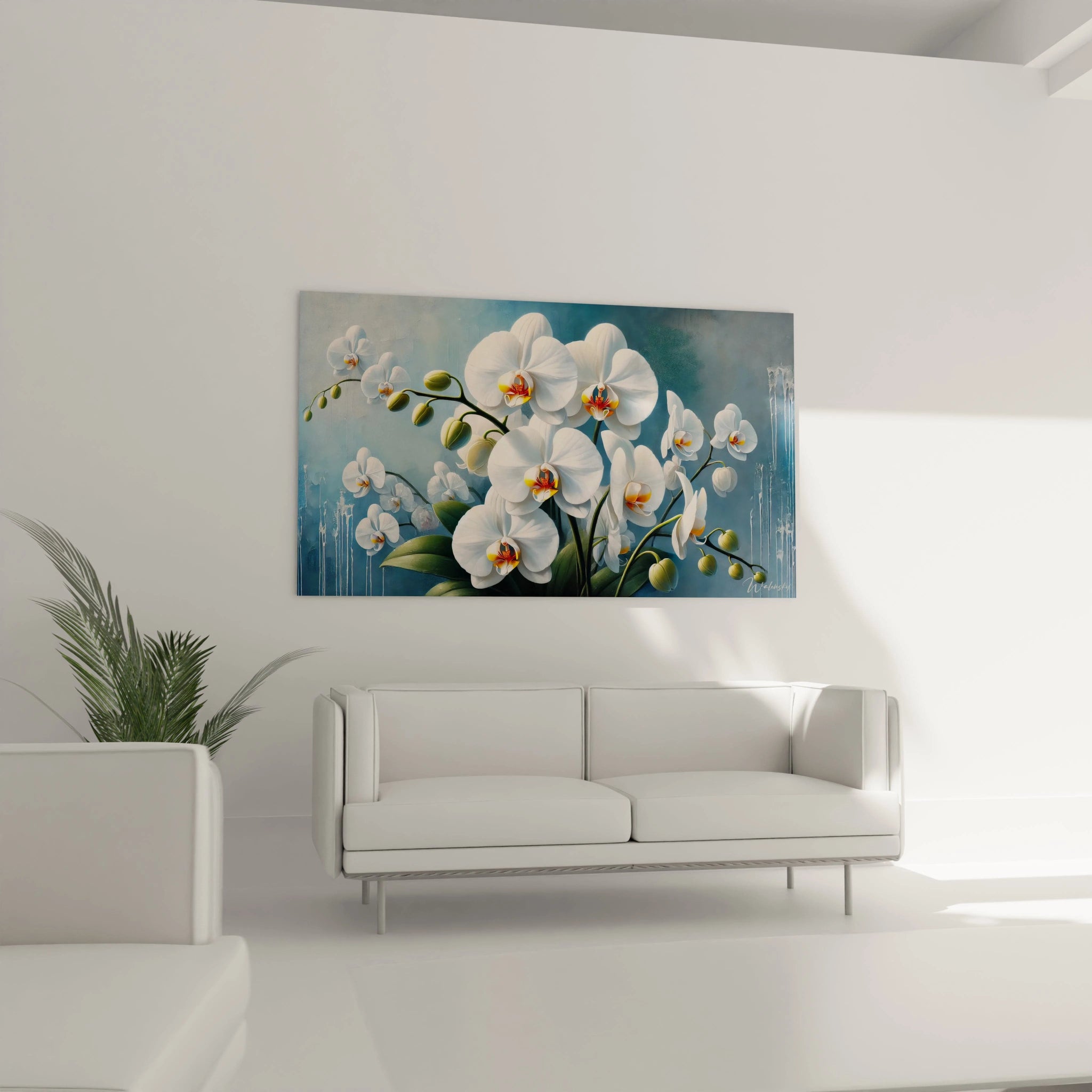 Tableau Orchidée dans un salon : un chef-d'oeuvre au-dessus du canapé, parfait pour apporter elegance et tranquillite avec ses fleurs blanches lumineuses et son fond bleu apaisant.