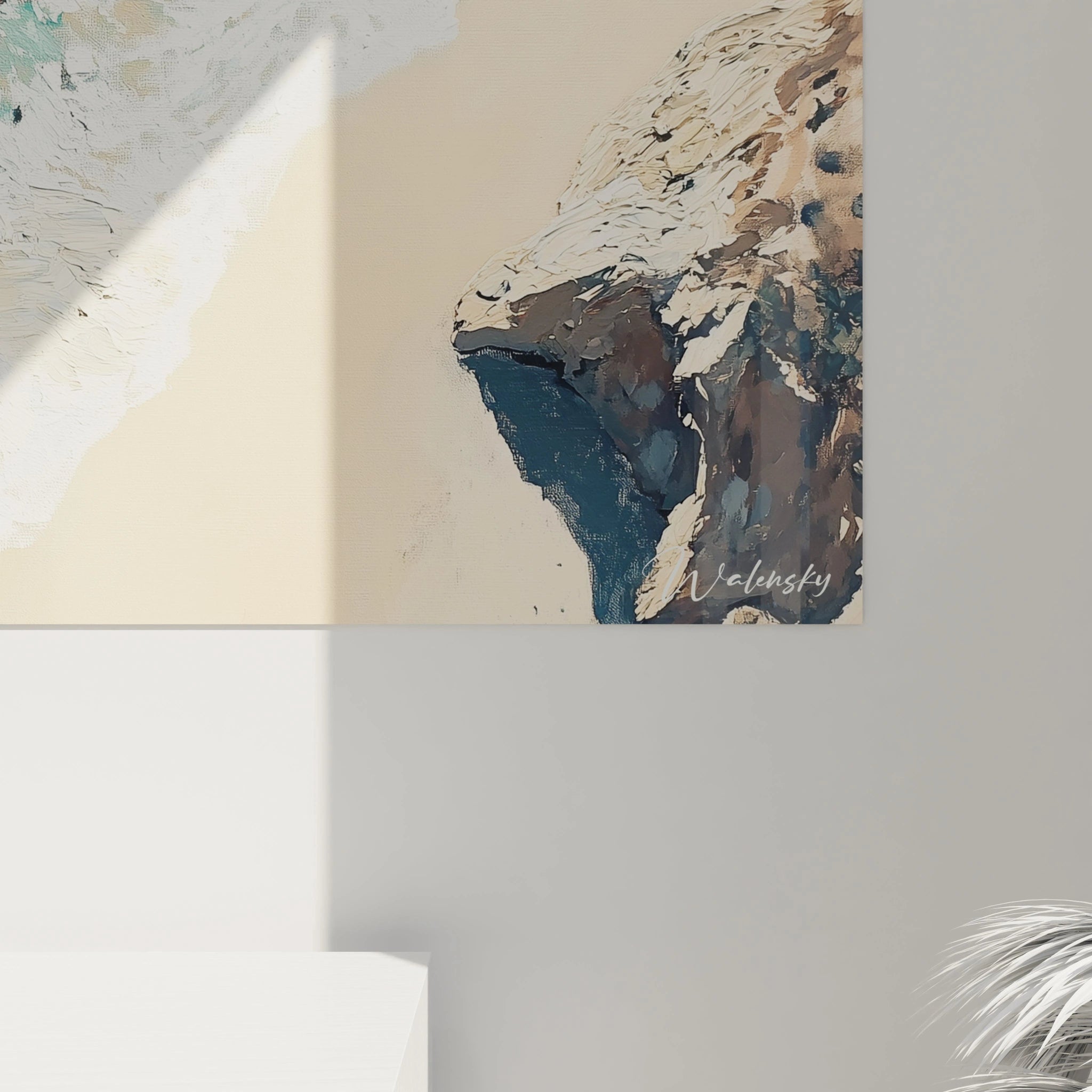 Un tableau plage méditerranéenne présentant une perspective aérienne d'eaux turquoise intenses encerclant des rochers foncés aux sommets beiges, avec écume blanche dynamique et rivage sablonneux visible à droite, exprimant le mouvement perpétuel des vagues.