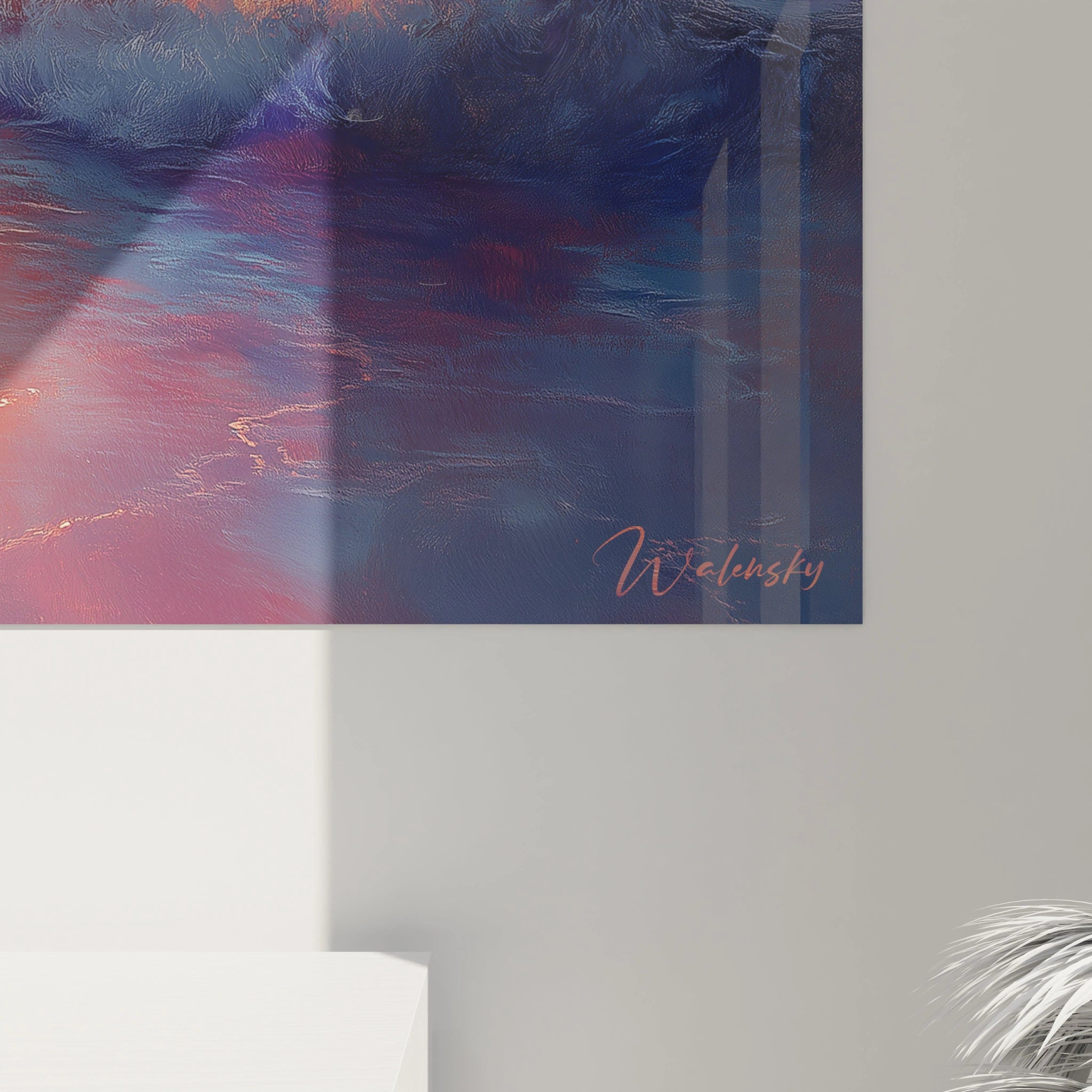 Tableau artistique d'un coucher de soleil océanique aux tons chauds, mêlant orange vif, rouge intense et touches de violet dans les nuages, un disque solaire jaune doré à l'horizon, des reflets lumineux sur une mer calme avec écume blanche sur les vagues.