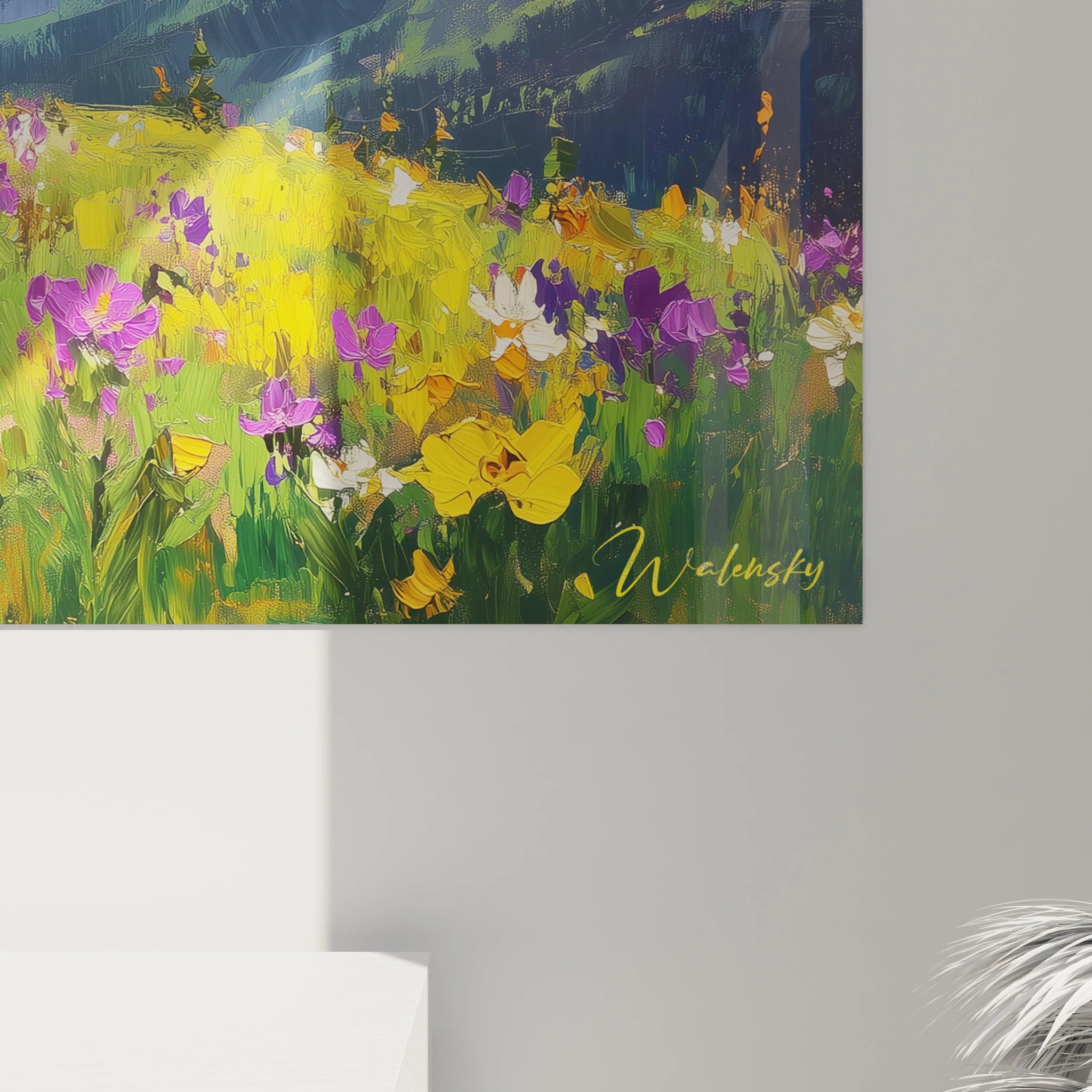 Vue alpine dans un tableau montagne où s'harmonisent sommets neigeux imposants, versants rocheux aux reflets bleus et verts, prairie fleurie aux couleurs vives avec texture empâtée caractéristique.