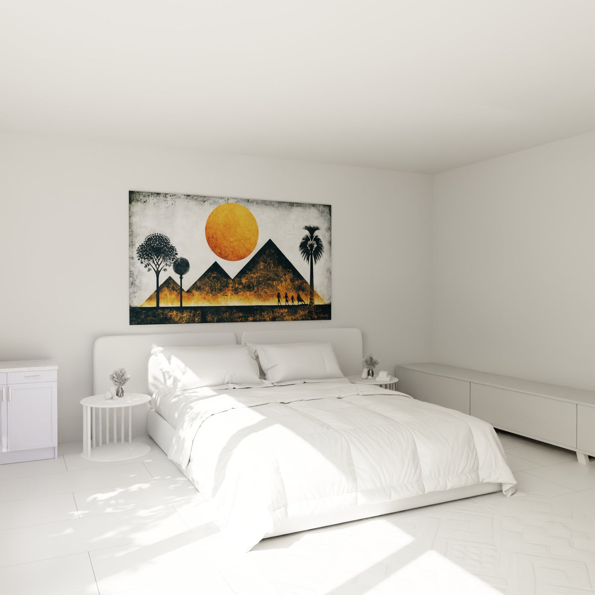Caravane et pyramides anthracite sous un ciel orangé, accrochées au-dessus d'un lit dans une chambre claire