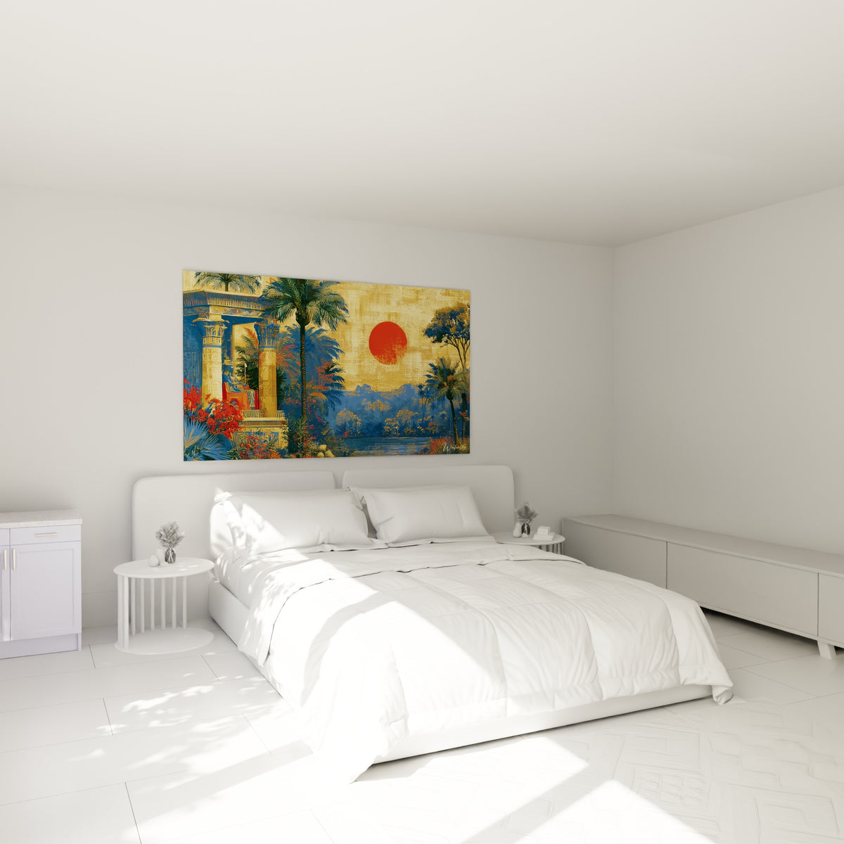 Palmiers bleu marine et soleil rouge du tableau égyptien accrochés au-dessus d'un lit dans une chambre claire