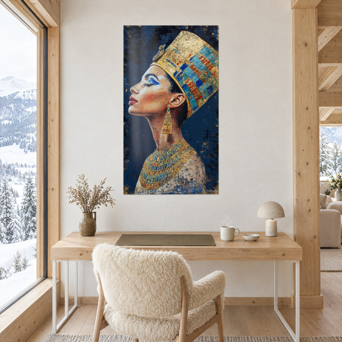 Schilderij Egyptisch koninklijk portret met spateltextuur, goudocker en diepblauw, boven een bureau van licht hout