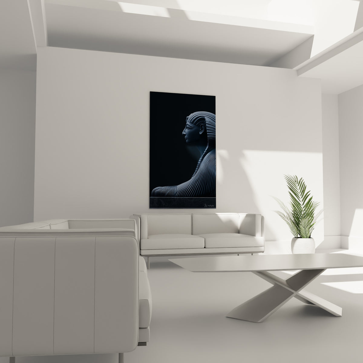 Sculpture égyptienne bleu nuit et anthracite disposée au-dessus d'un canapé dans un salon lumineux