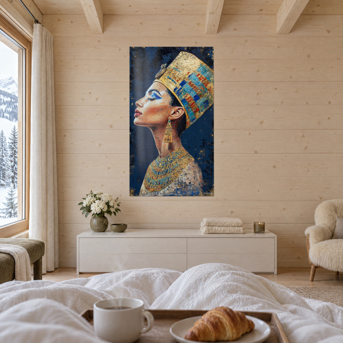 Schilderij farao met trots profiel, mozaïek hoofddeksel in blauw en rood, gouden oorbel, boven een bed in een lichte slaapkamer