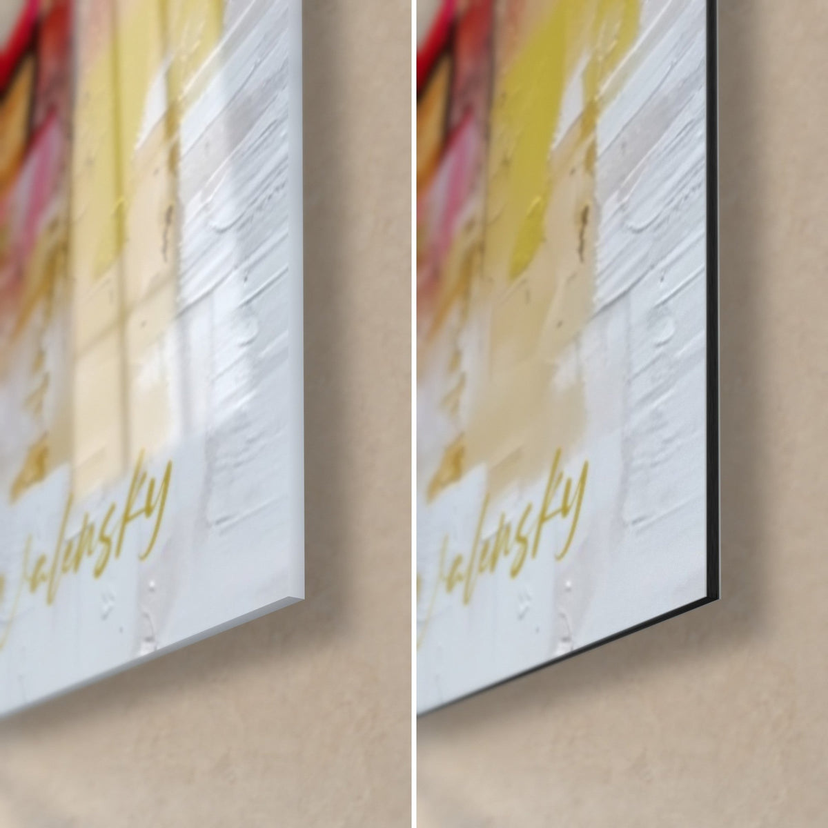 Schilderij Heerseres van de Nijl, rechtsonder: gouden Walensky-handtekening op wit en geel fond, glanzend glas links, mat zwart Dibond rechts