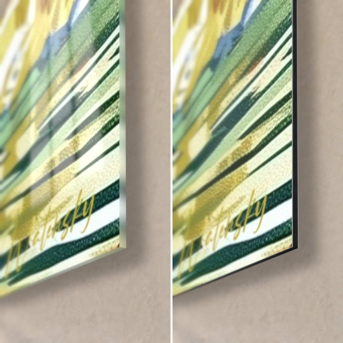 Schilderij van gouden piramides, rechtsonder: glanzend acrylglas met reflecties links, mat Dibond-aluminium rechts, 3 mm rand