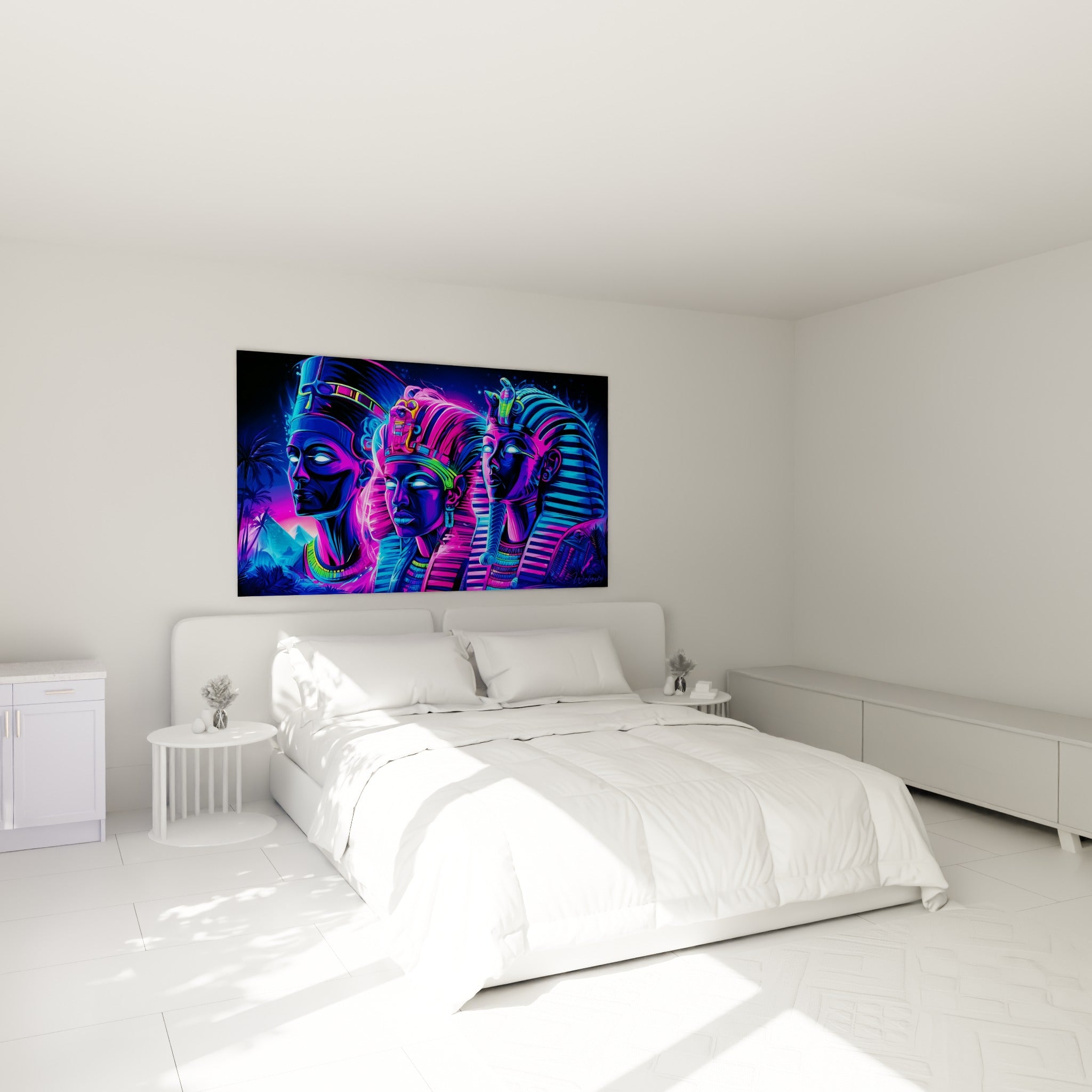 Pharaons égyptiens illuminés de bleu et rose vif, accrochés au-dessus d'un lit dans une chambre claire