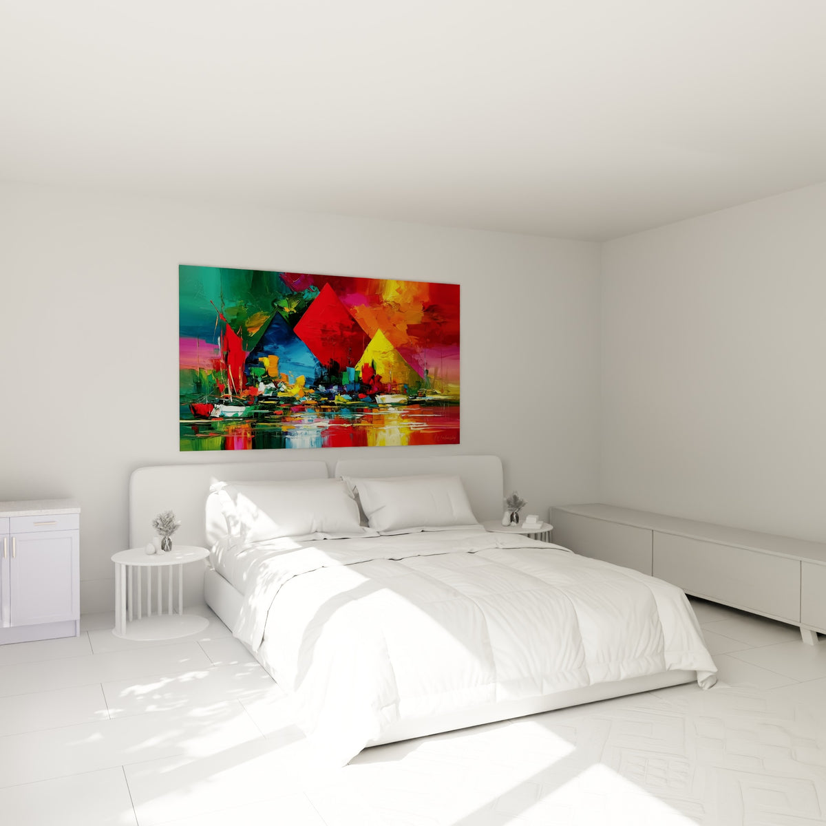 Voiliers colorés et pyramides rouges surplombant l'eau, accrochés au-dessus d'un lit dans une chambre claire
