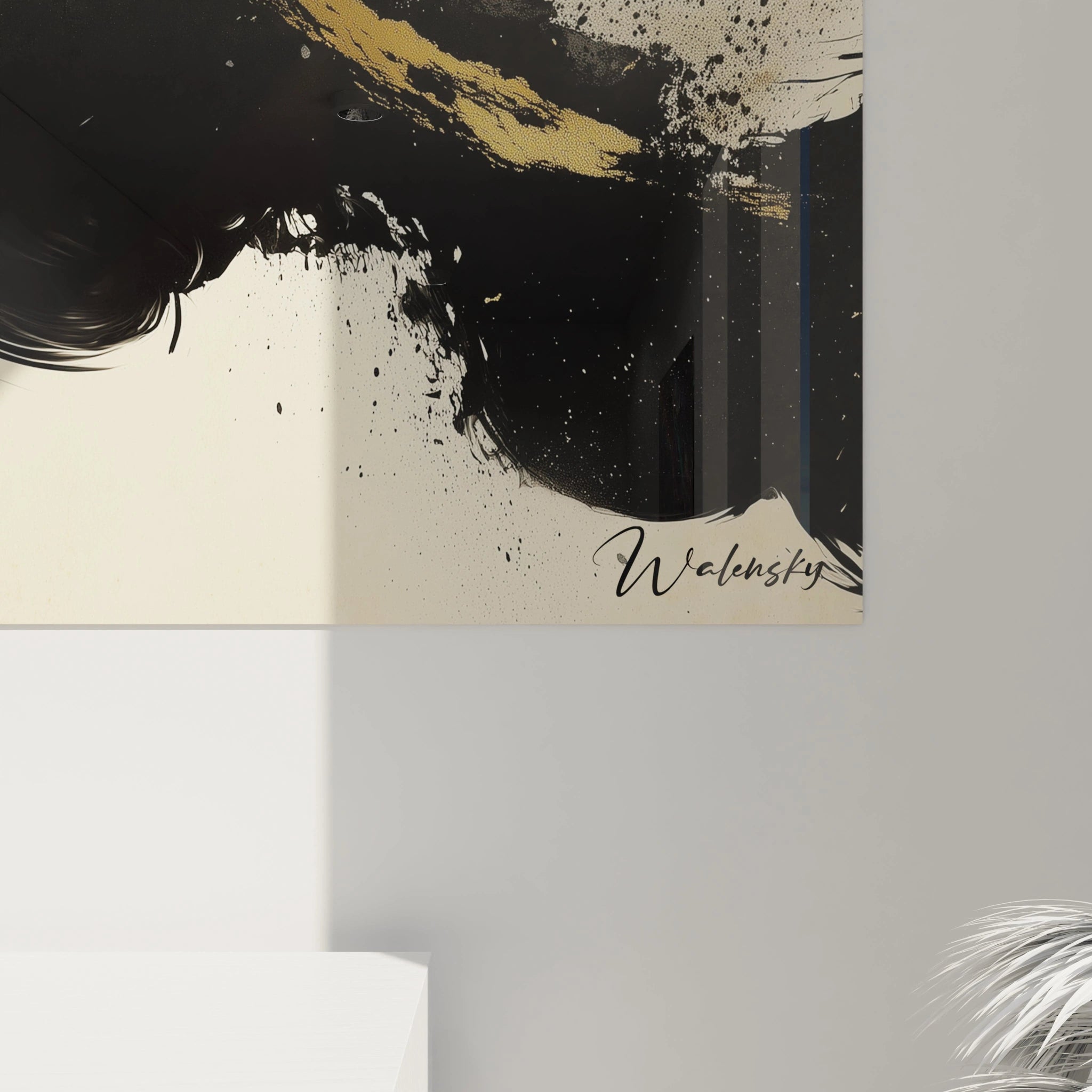 Tableau minimaliste abstrait signé Walensky avec des tons noirs et or pour une décoration moderne