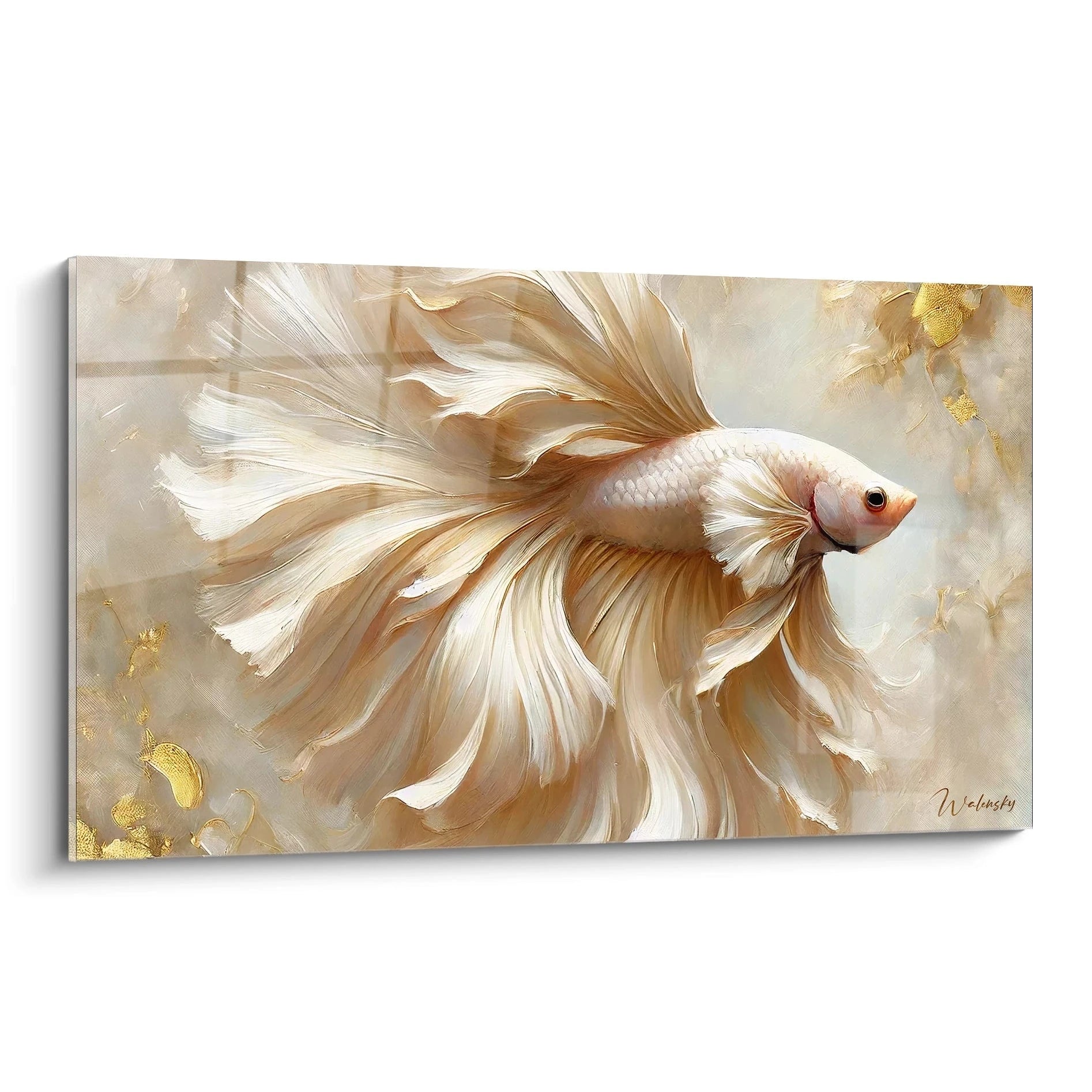 tableau poisson betta elegant vu de biais, couleurs beige blanc et or. Ce tableau apporte une touche apaisante grace a ses nuances douces et a la representation delicate du betta et de ses nageoires majestueuses.
