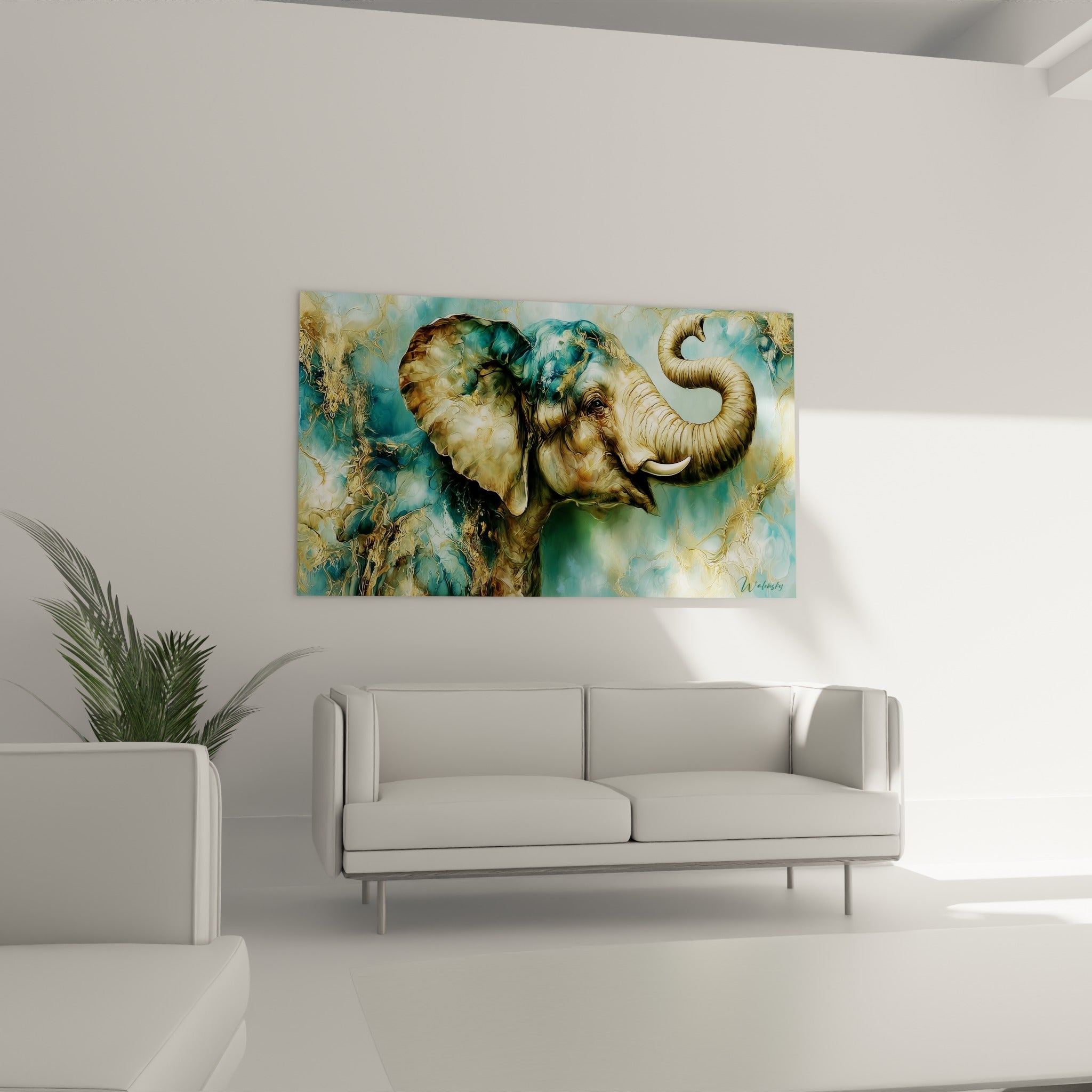 Oreille détaillée d'un éléphant vert sarcelle et or, au-dessus d'un canapé dans un salon lumineux.