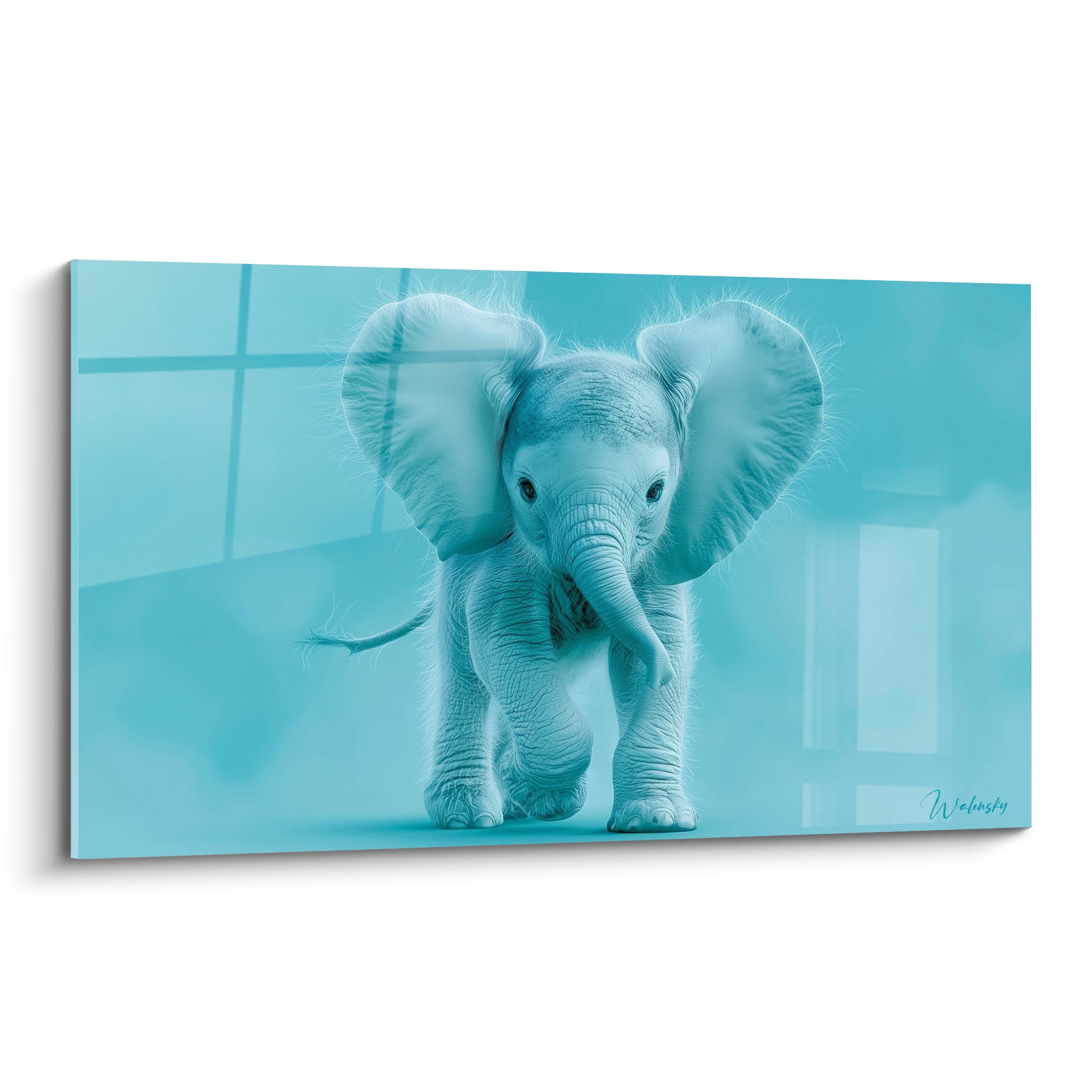 Éléphanteau turquoise aux grandes oreilles avançant timidement sur fond bleu cyan lumineux