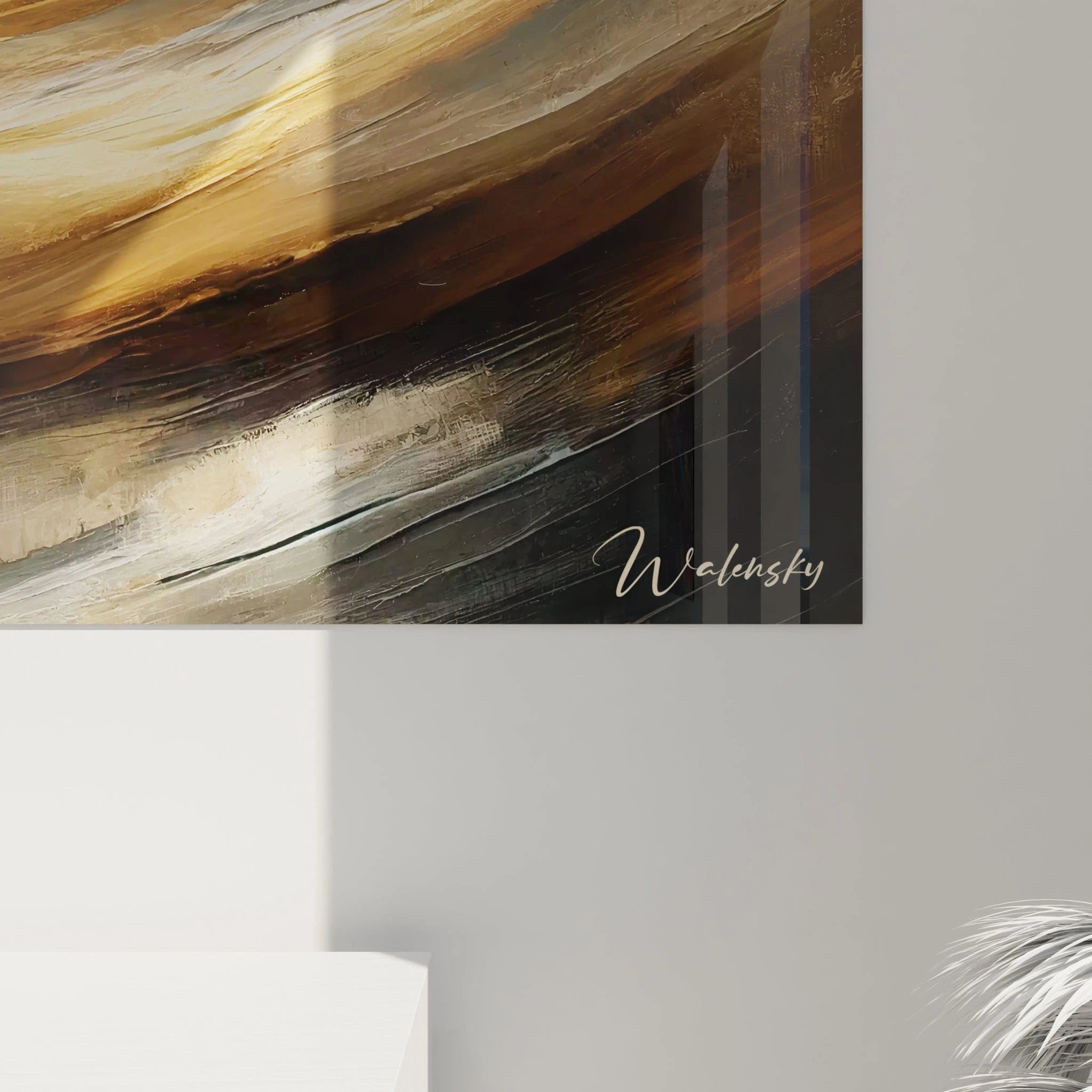 Un tableau abstrait de plaine vallonnée sous ciel orageux. Utilise des nuances d'or, bleu-gris, beige et brun-noir. La texture présente des couches de peinture appliquées en mouvements courbes pour les reliefs et des empâtements pour les nuages lumineux, créant un contraste entre la lumière dorée de la vallée et l'obscurité menaçante des bords.