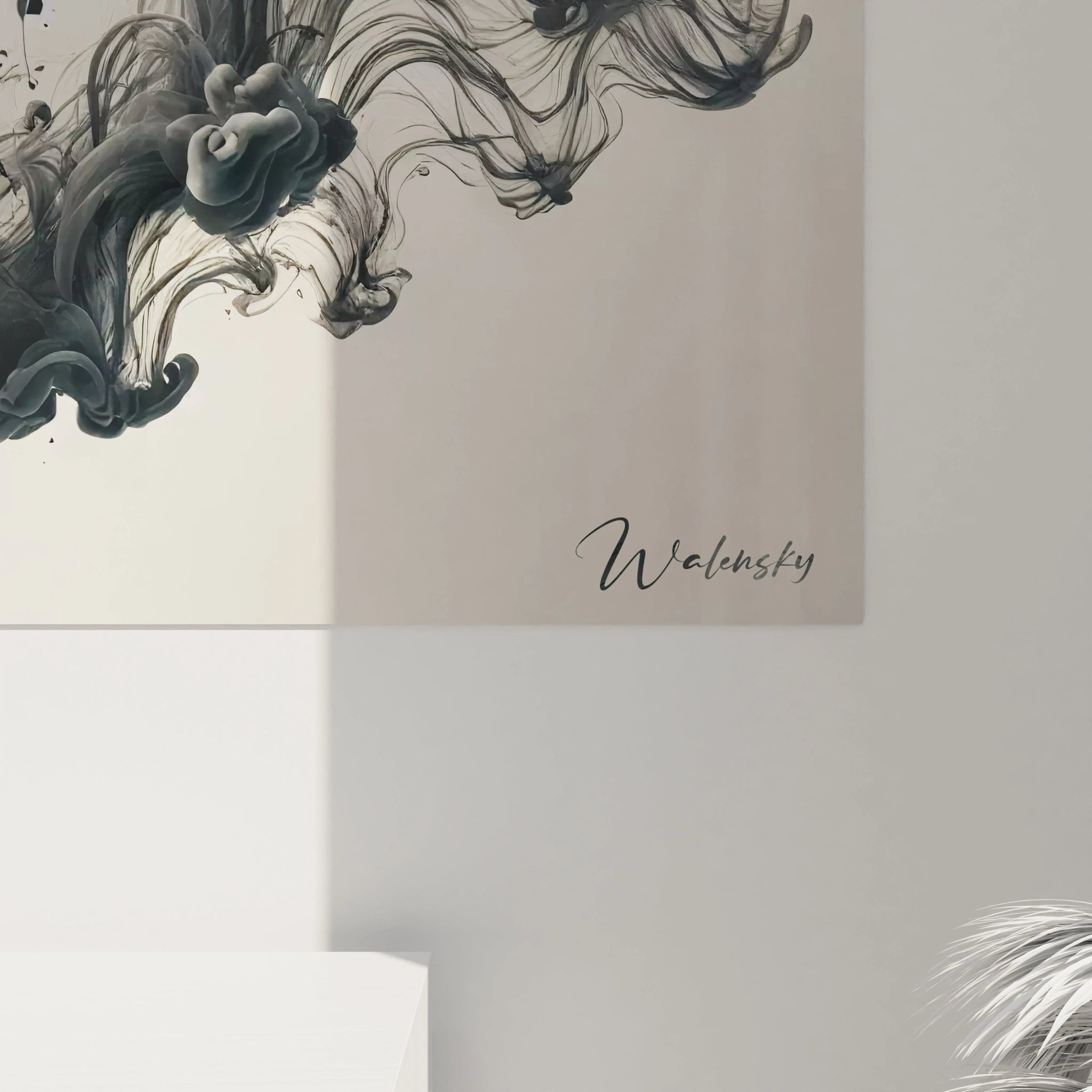 Une vue rapprochée du tableau méduse montre ses tentacules délicates. Ce design minimaliste capture la grâce d'une créature marine, ajoutant du charme à votre décor.