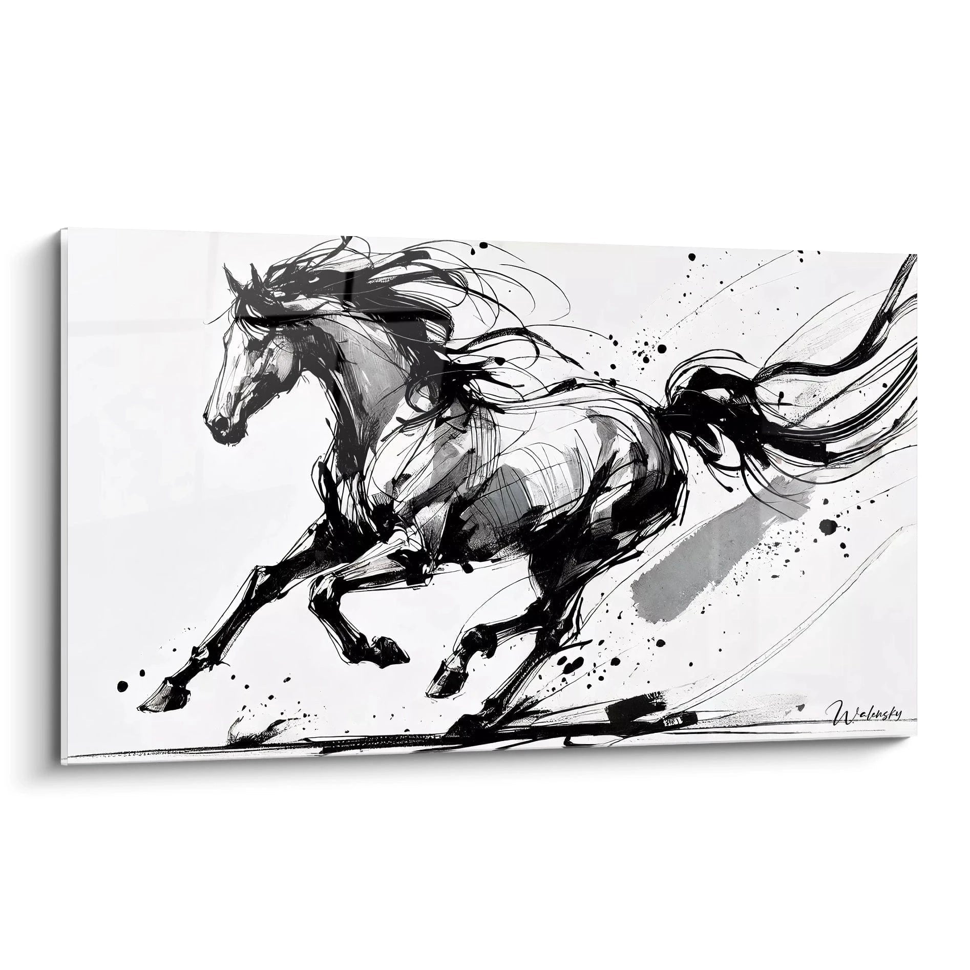 Ce tableau cheval, vu de biais, révèle la puissance du mouvement capturé par l'artiste. Les coups de pinceau noirs et gris apportent une énergie palpable, parfaite pour sublimer un espace moderne.