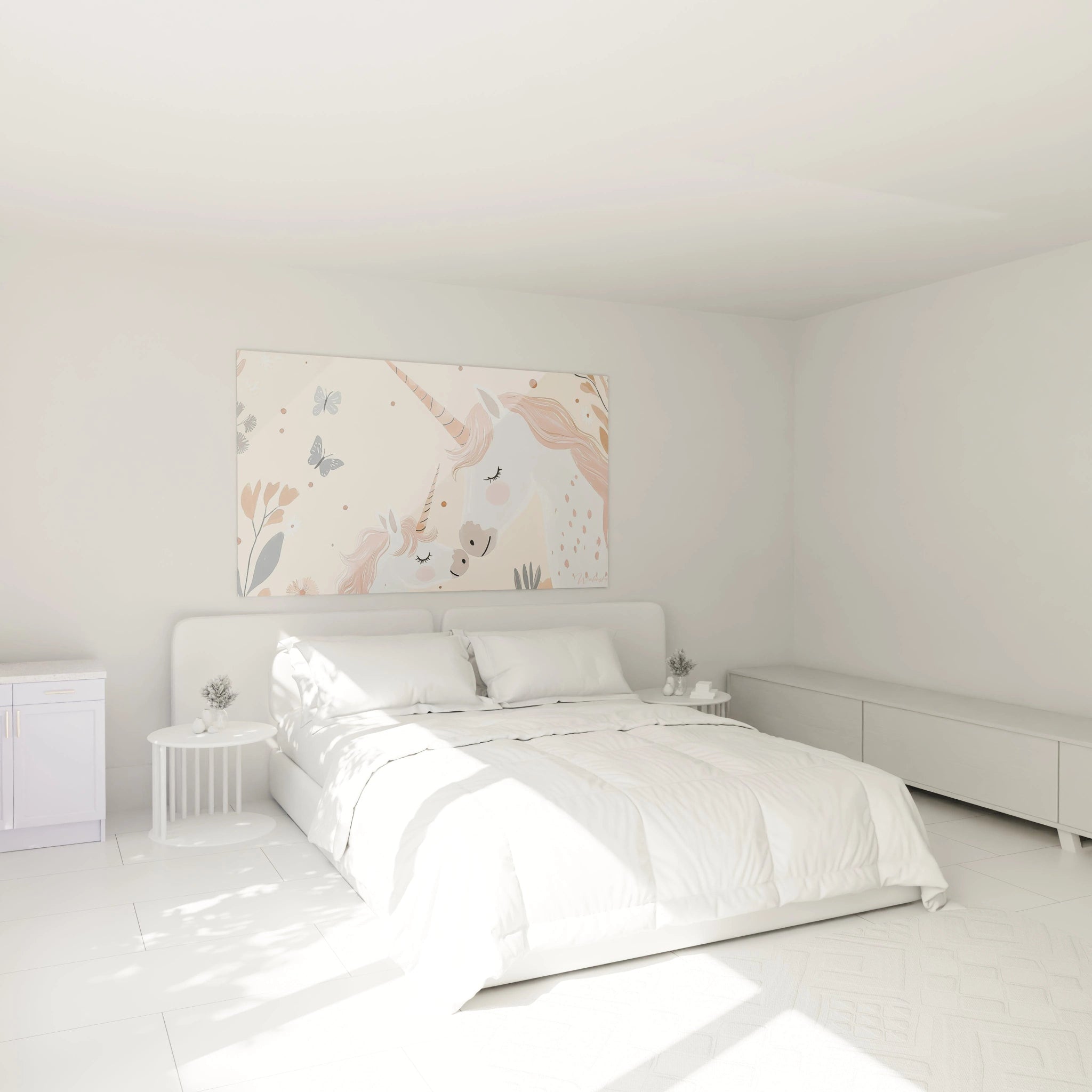 Un tableau enfant illustrant une scÚne avec une grande et une petite licorne aux criniÚres roses, sur un fond pastel beige, agrémenté de papillons gris et de fleurs aux tons naturels.