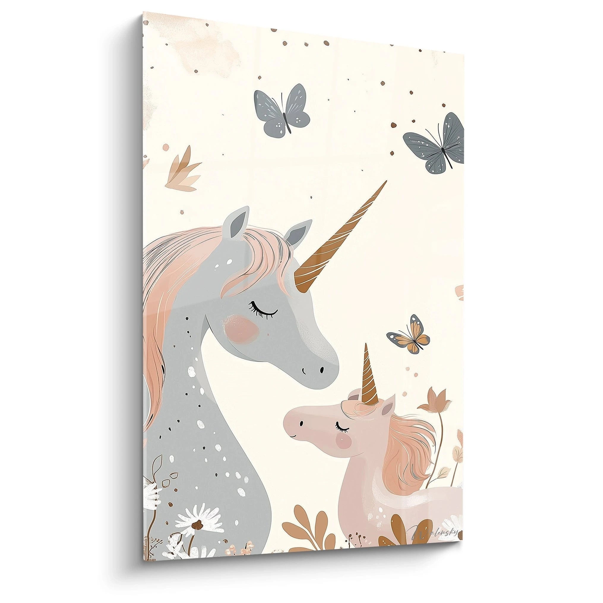 Un tableau pour enfant illustrant deux licornes stylisĂ©es, lâune grise et lâautre rose, entourĂ©es de papillons gris et orange, avec un fond beige texturĂ© et des dĂ©tails floraux subtils.